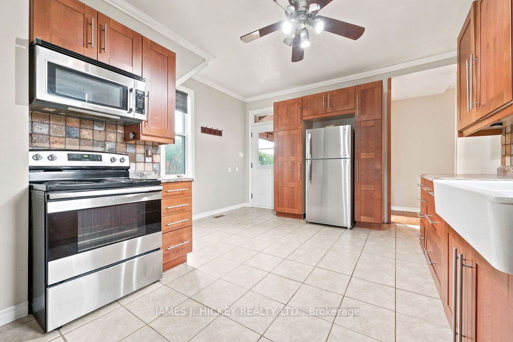 20 Main Street, Laurentian Hills, ON K0J 1J0 photo 3