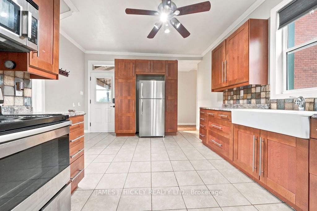 20 Main Street, Laurentian Hills, ON K0J 1J0 photo 4