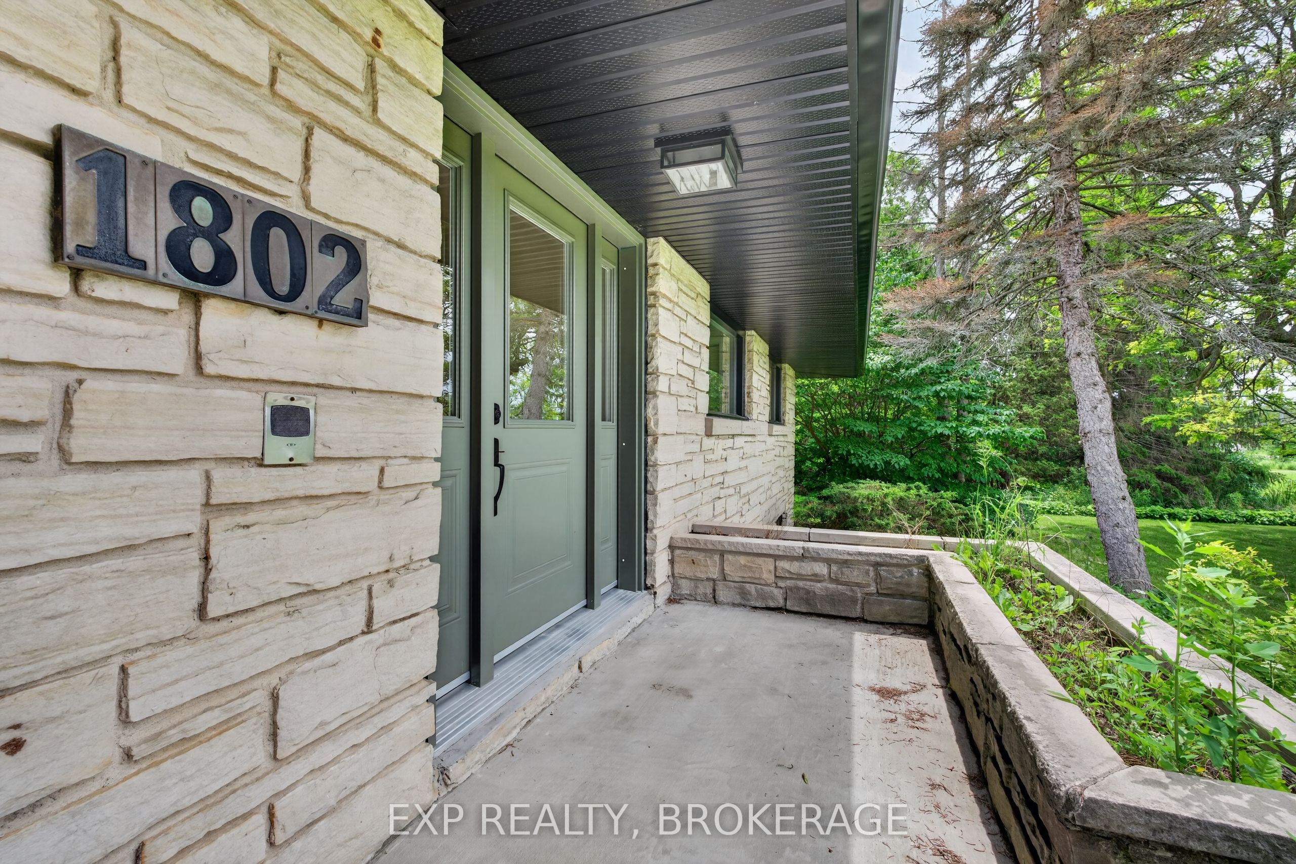 1802 SYDENHAM Road, Kingston, ON K7L 4V4 photo 2