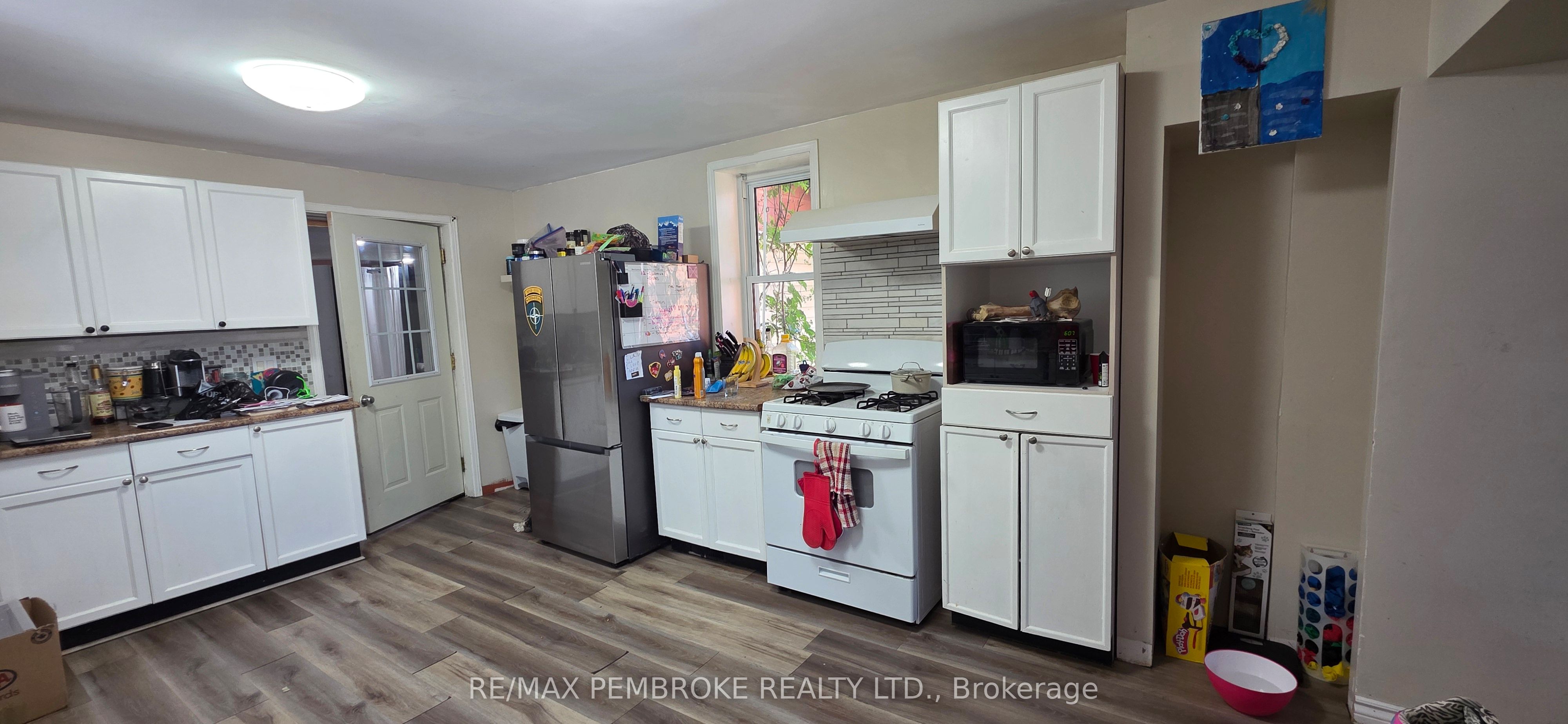 459 Somerset Street, Pembroke, ON K8A 4C5 photo 4