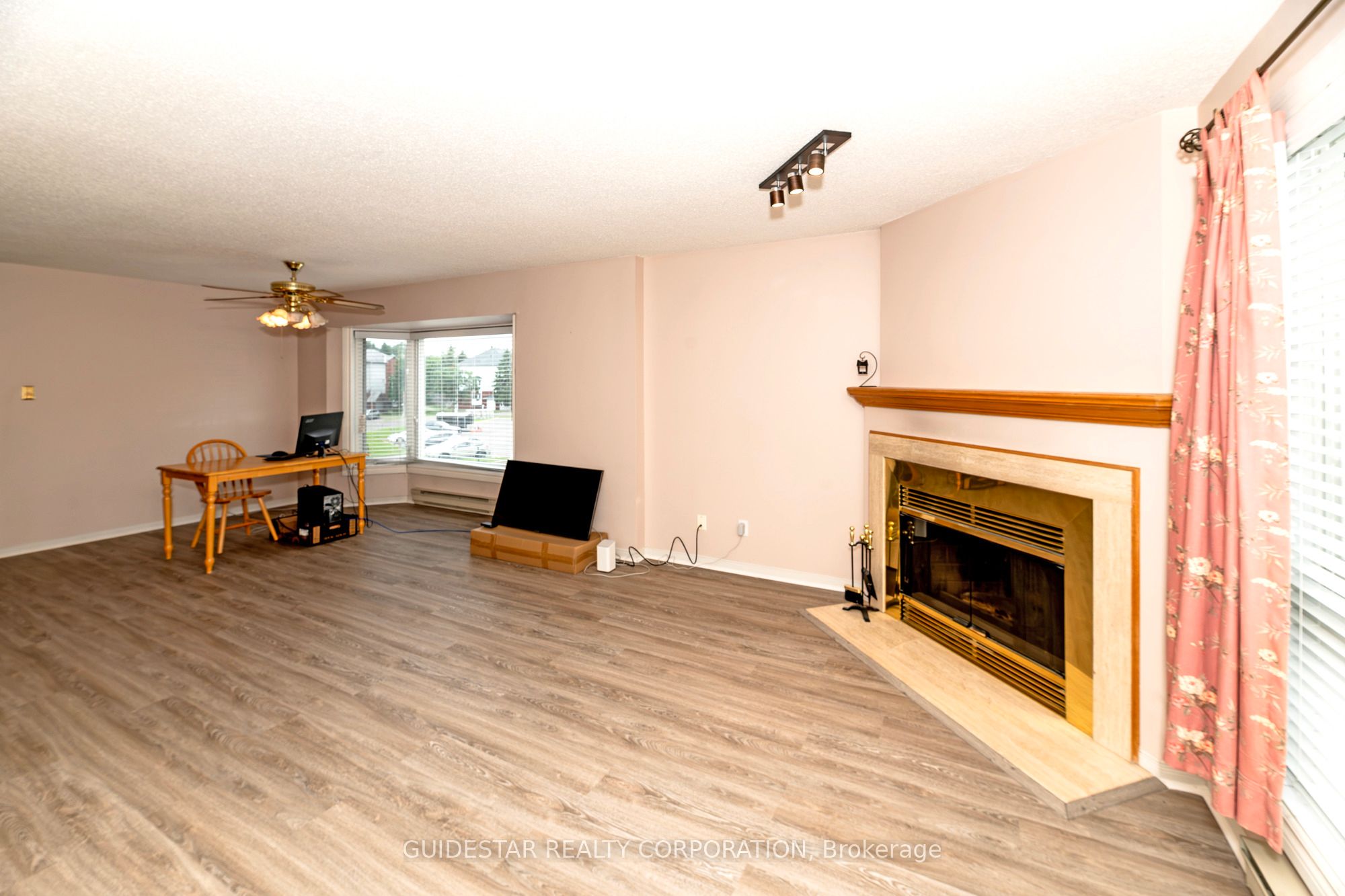 288 Briston Private, Hunt Club - South Keys and Area, ON K1G 5P9 photo 2
