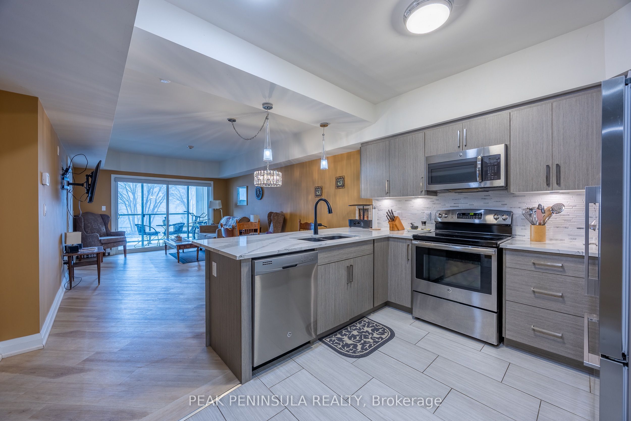 12 Erie Boulevard 203, Norfolk, ON N0E 1M0 photo 5