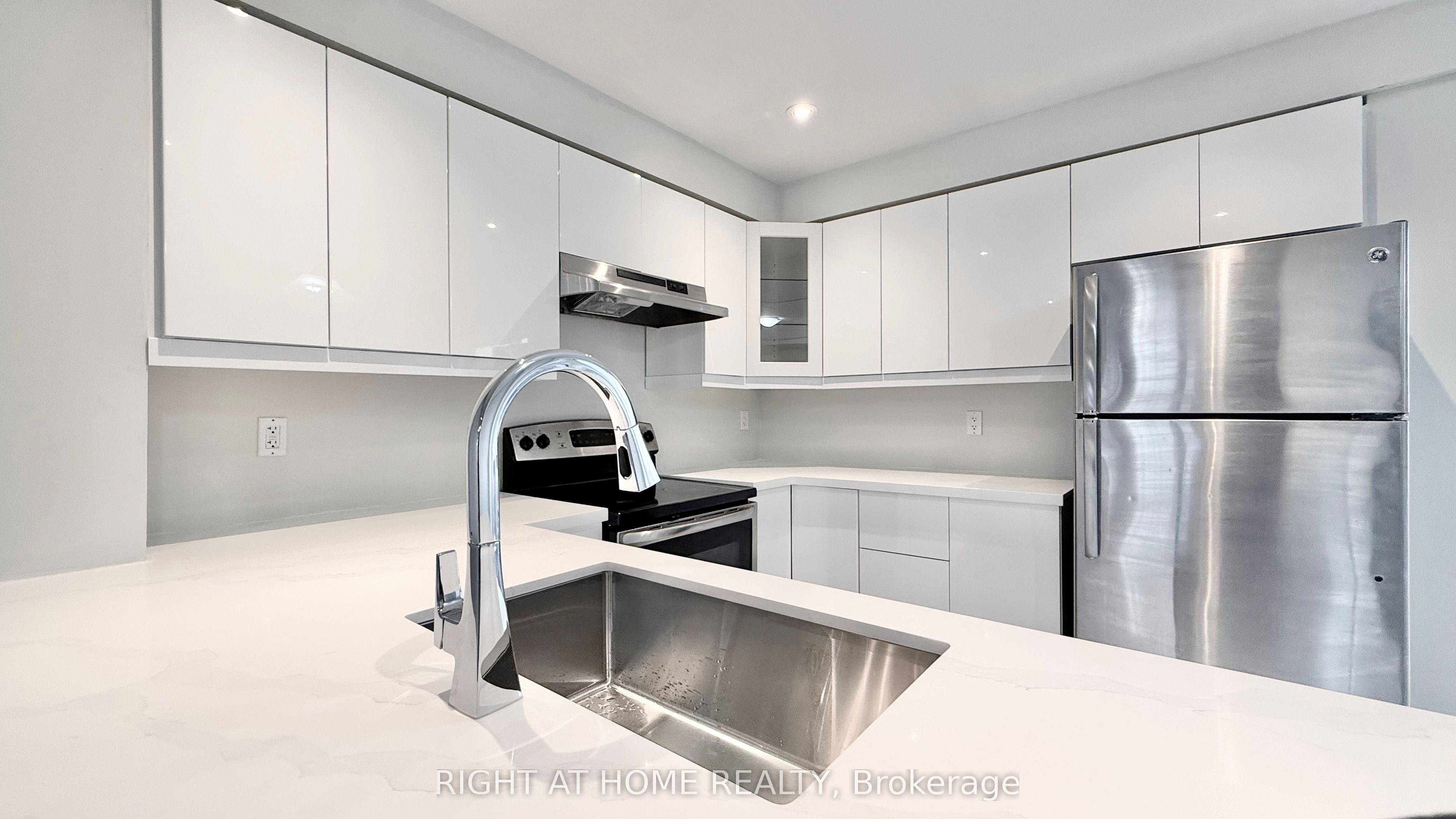 87 Mayland Trail, Hamilton, ON L8J 0G4 photo 2