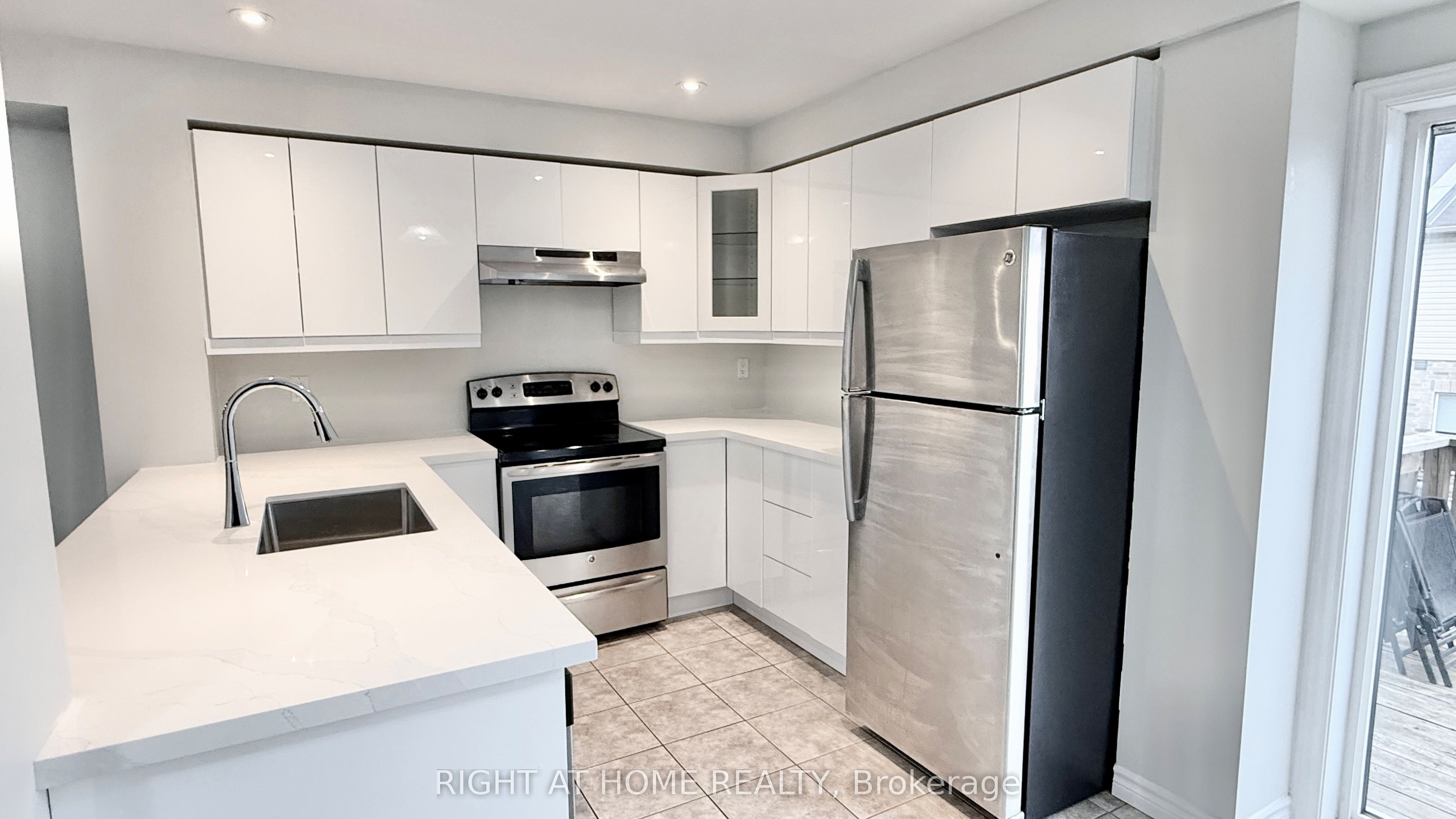 87 Mayland Trail, Hamilton, ON L8J 0G4 photo 4