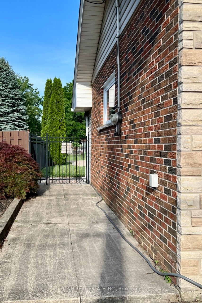 3020 Saint George Avenue, Niagara Falls, ON L2J 2P2 photo 4