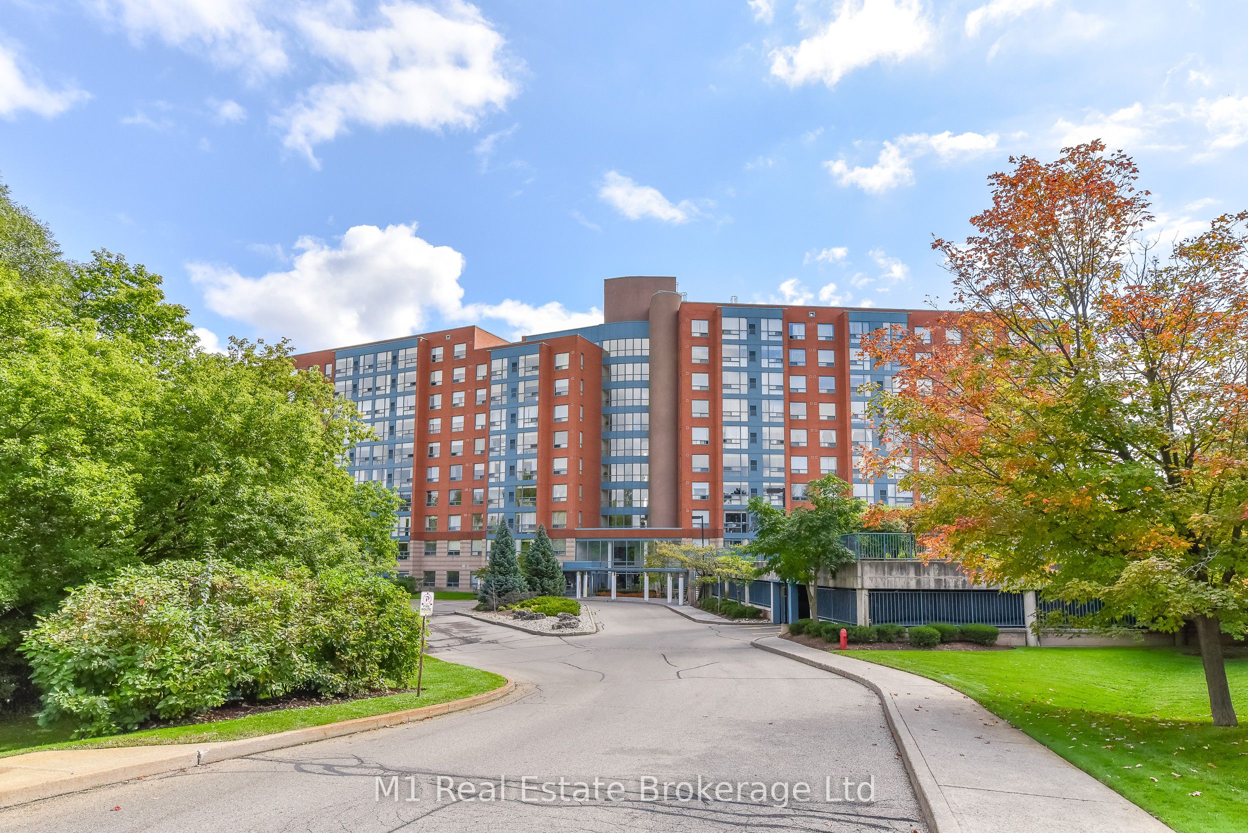 55 Blue Springs Drive PH2, Waterloo, ON N2J 4T3 photo 2