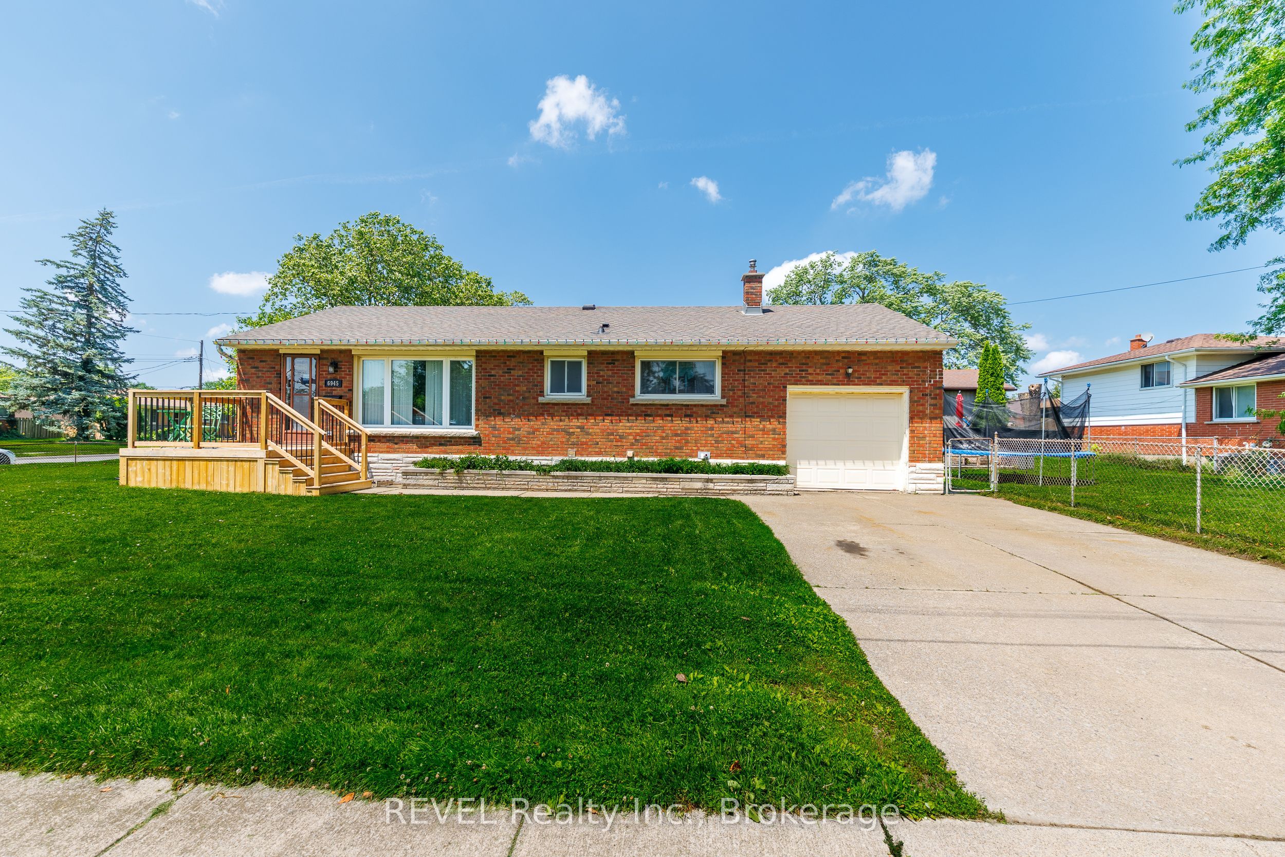 6945 Douglas Street, Niagara Falls, ON L2G 3C6 photo 2