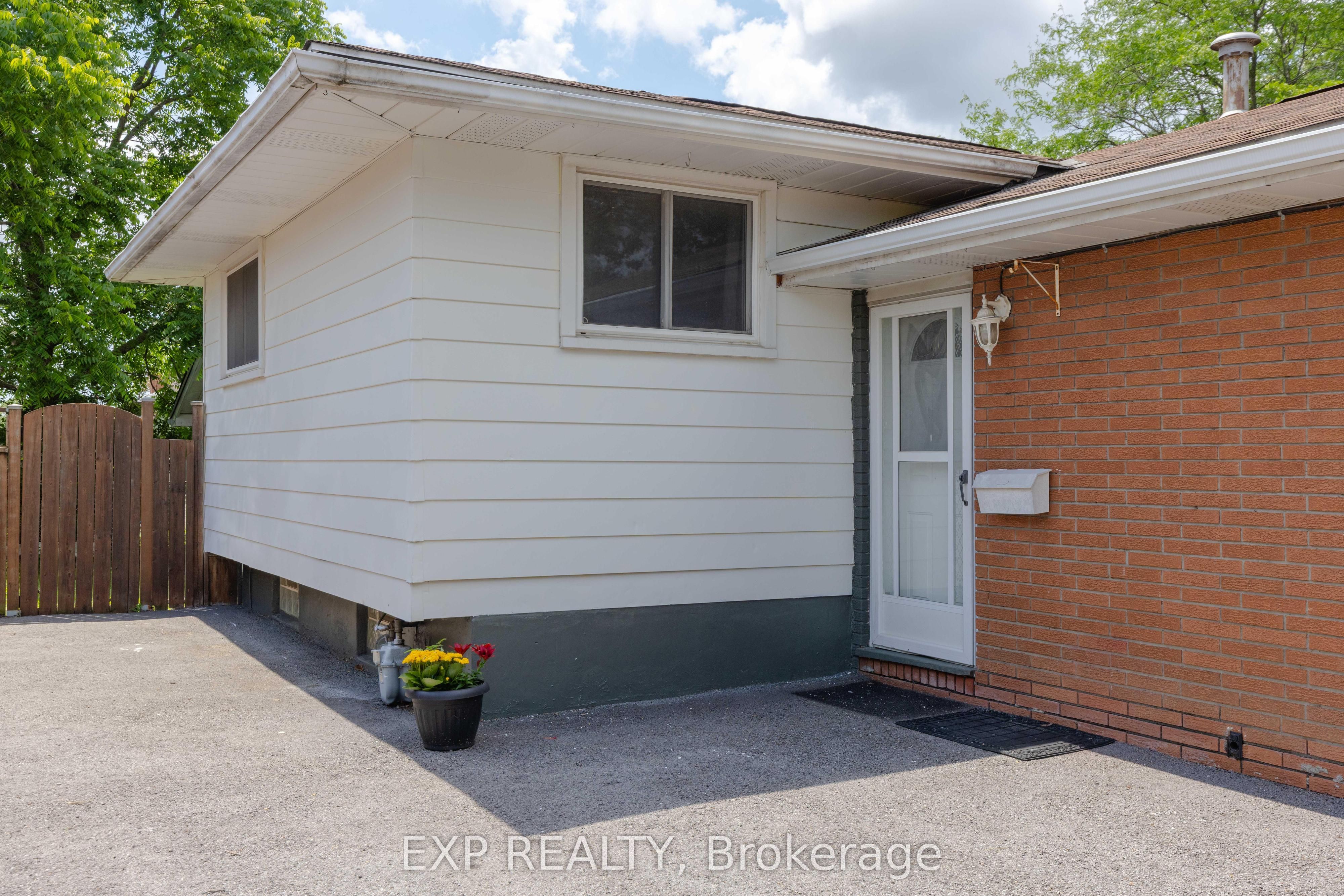 7116 Centennial Street, Niagara Falls, ON L2G 2Z1 photo 3