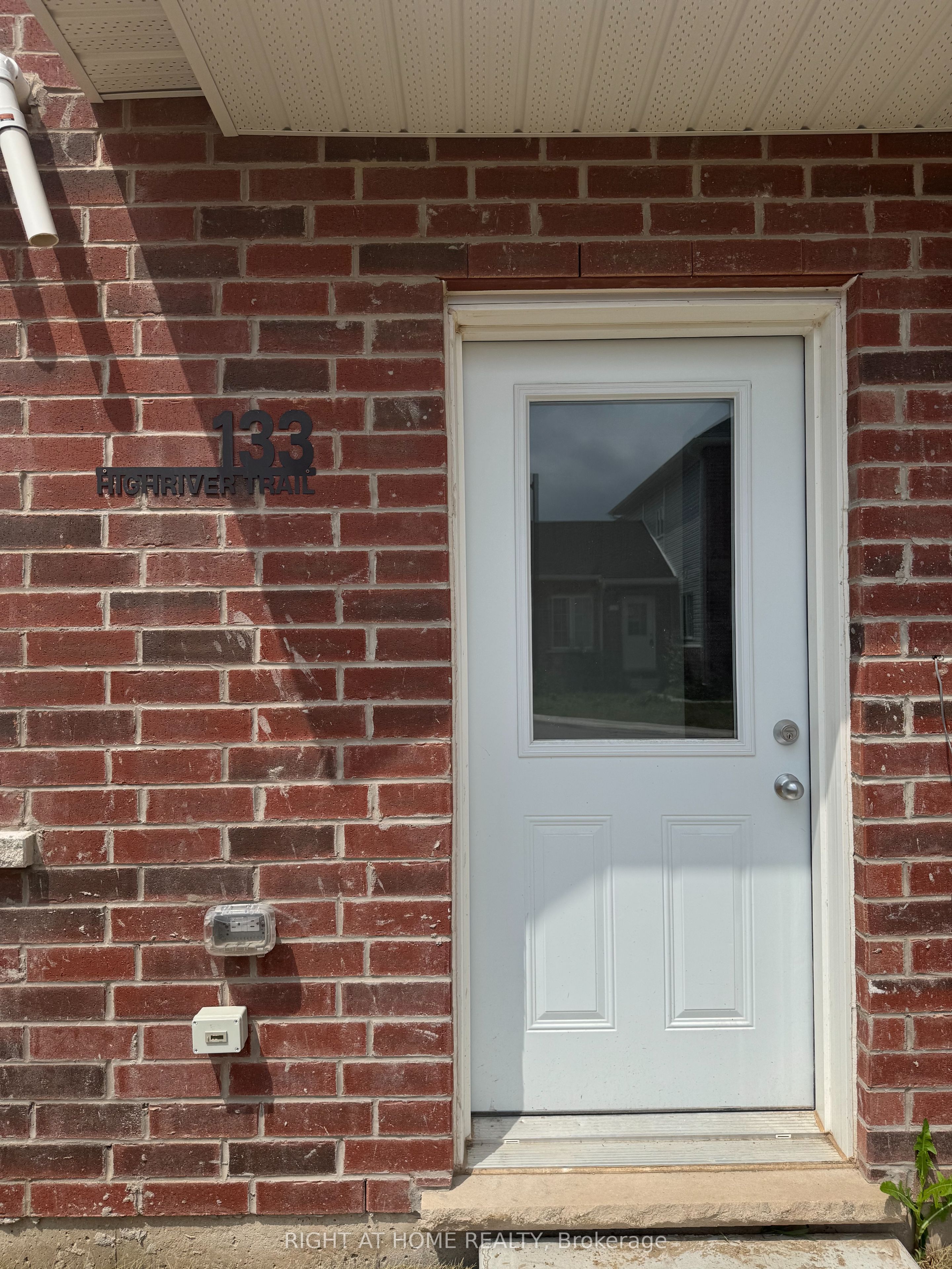 133 Highriver Trail (Main), Welland, ON L3C 0H6 photo 2