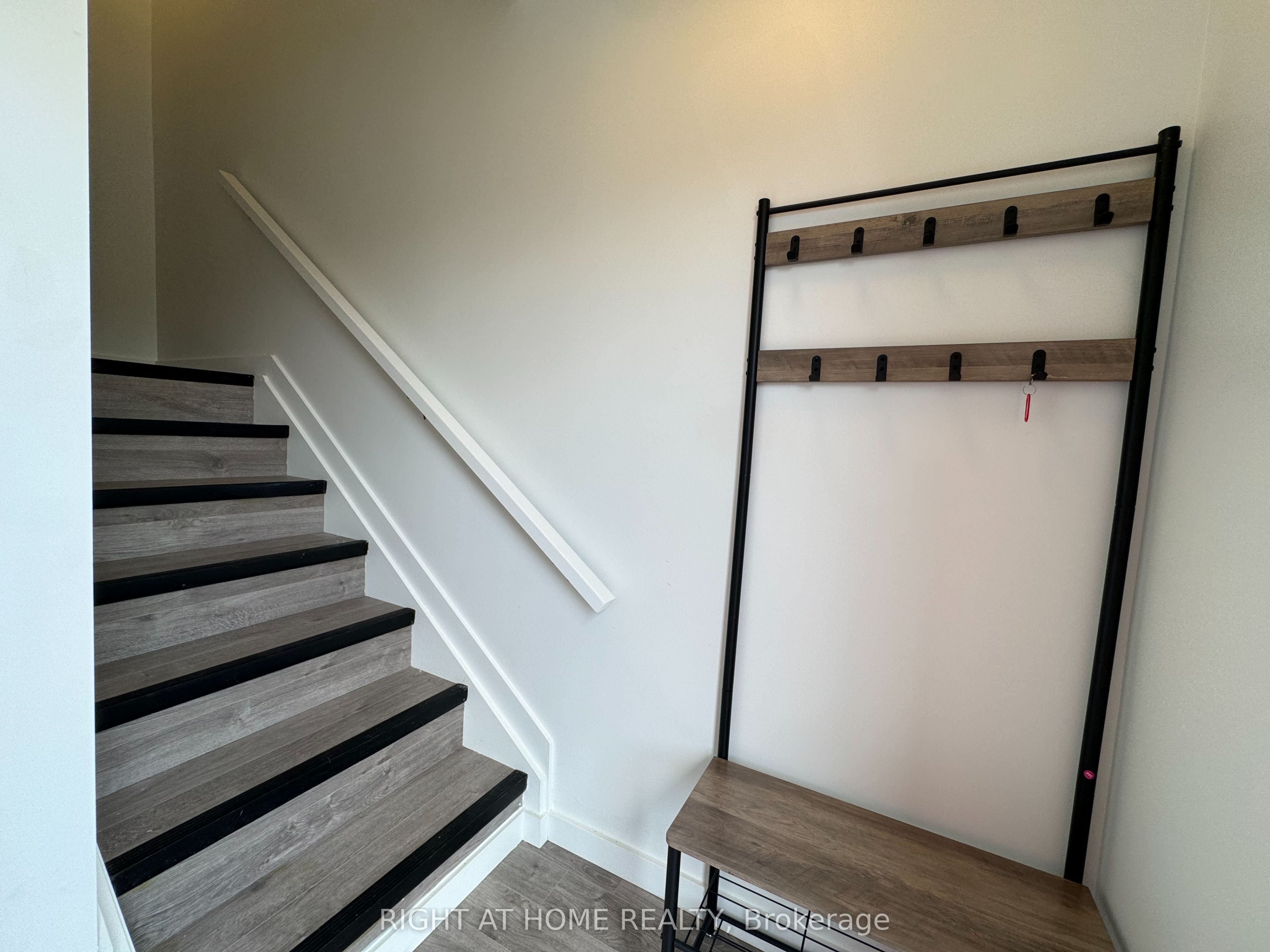 133 Highriver Trail (Main), Welland, ON L3C 0H6 photo 3