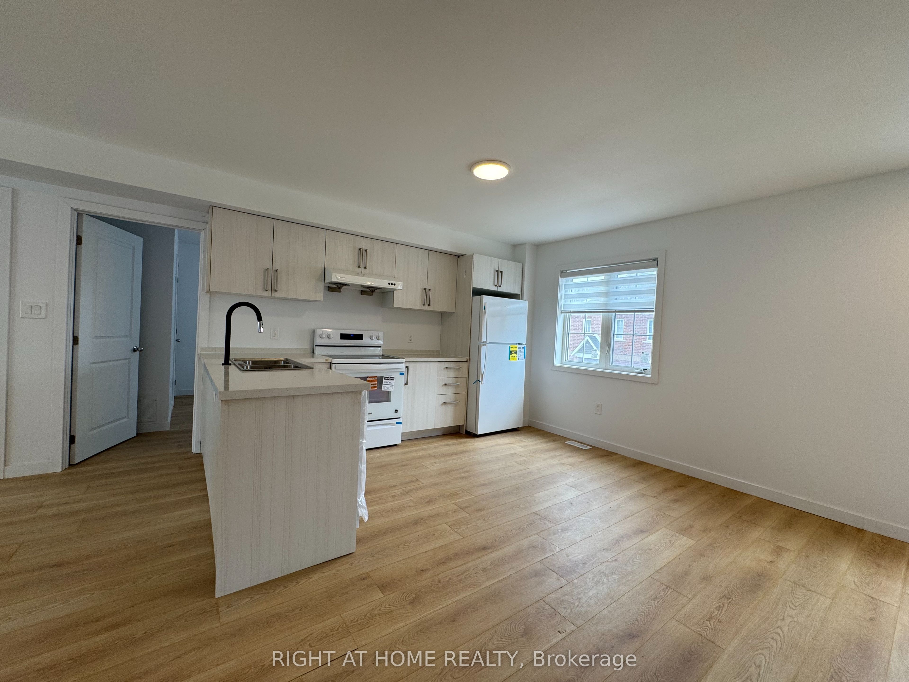 113 Highriver Trail (Main), Welland, ON L3C 0H6 photo 5