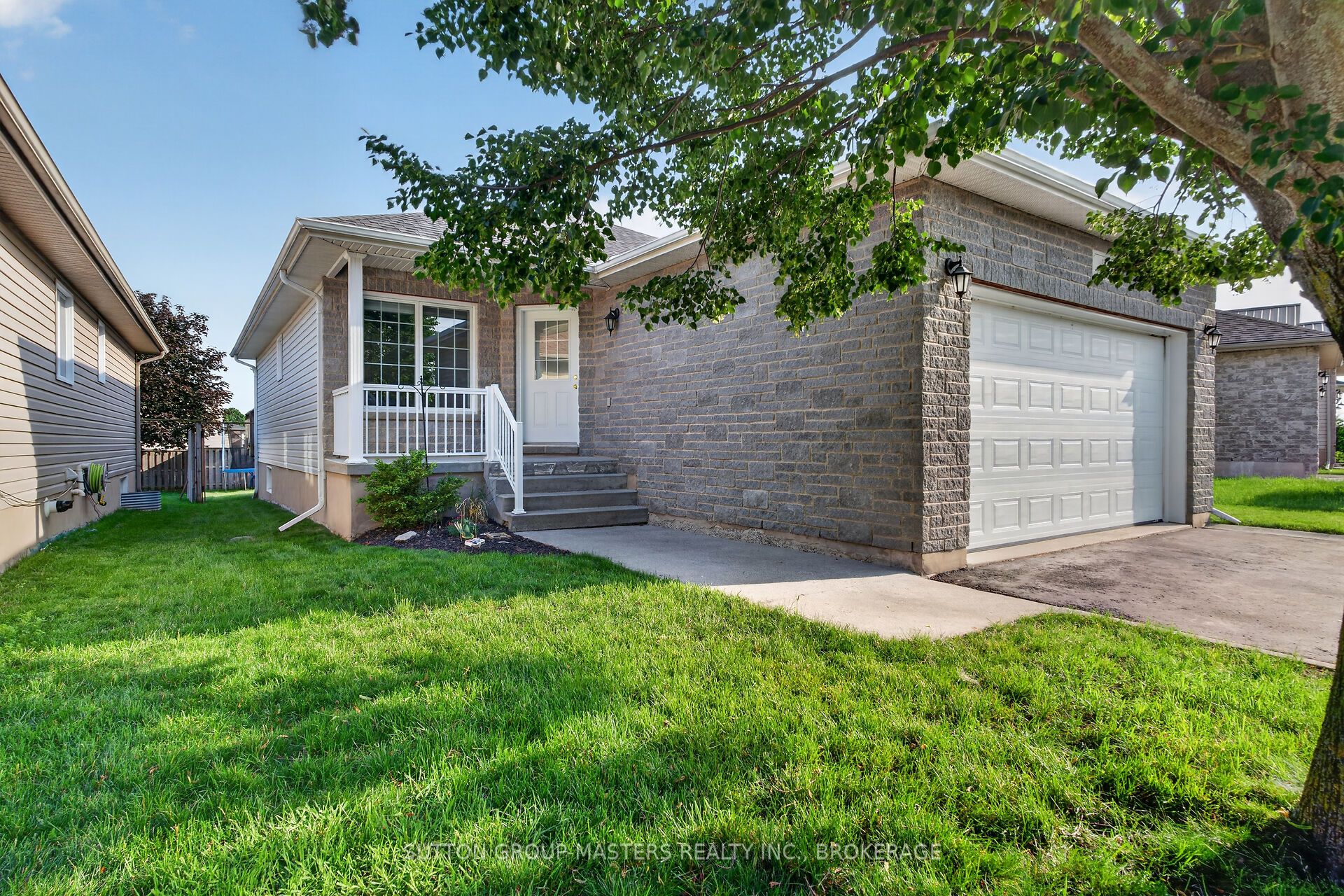 192 Kildare Avenue W, Loyalist, ON K7N 0A4 photo 2