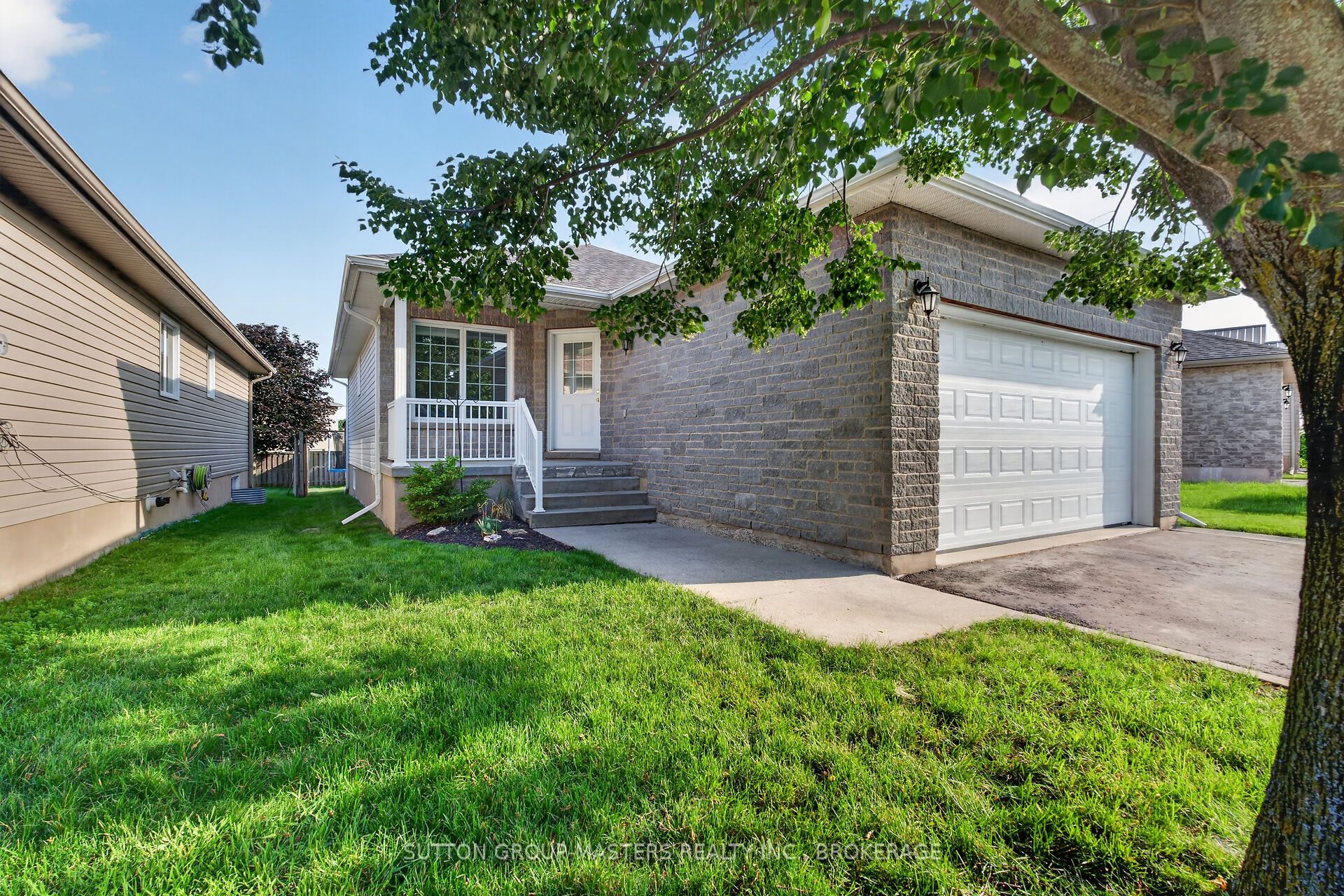 192 Kildare Avenue W, Loyalist, ON K7N 0A4 photo 3
