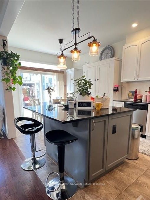 349 MEADOWBREEZE Drive, Kanata, ON K2M 0K3 photo 3