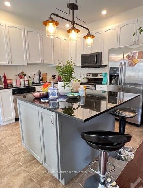 349 MEADOWBREEZE Drive, Kanata, ON K2M 0K3 photo 4
