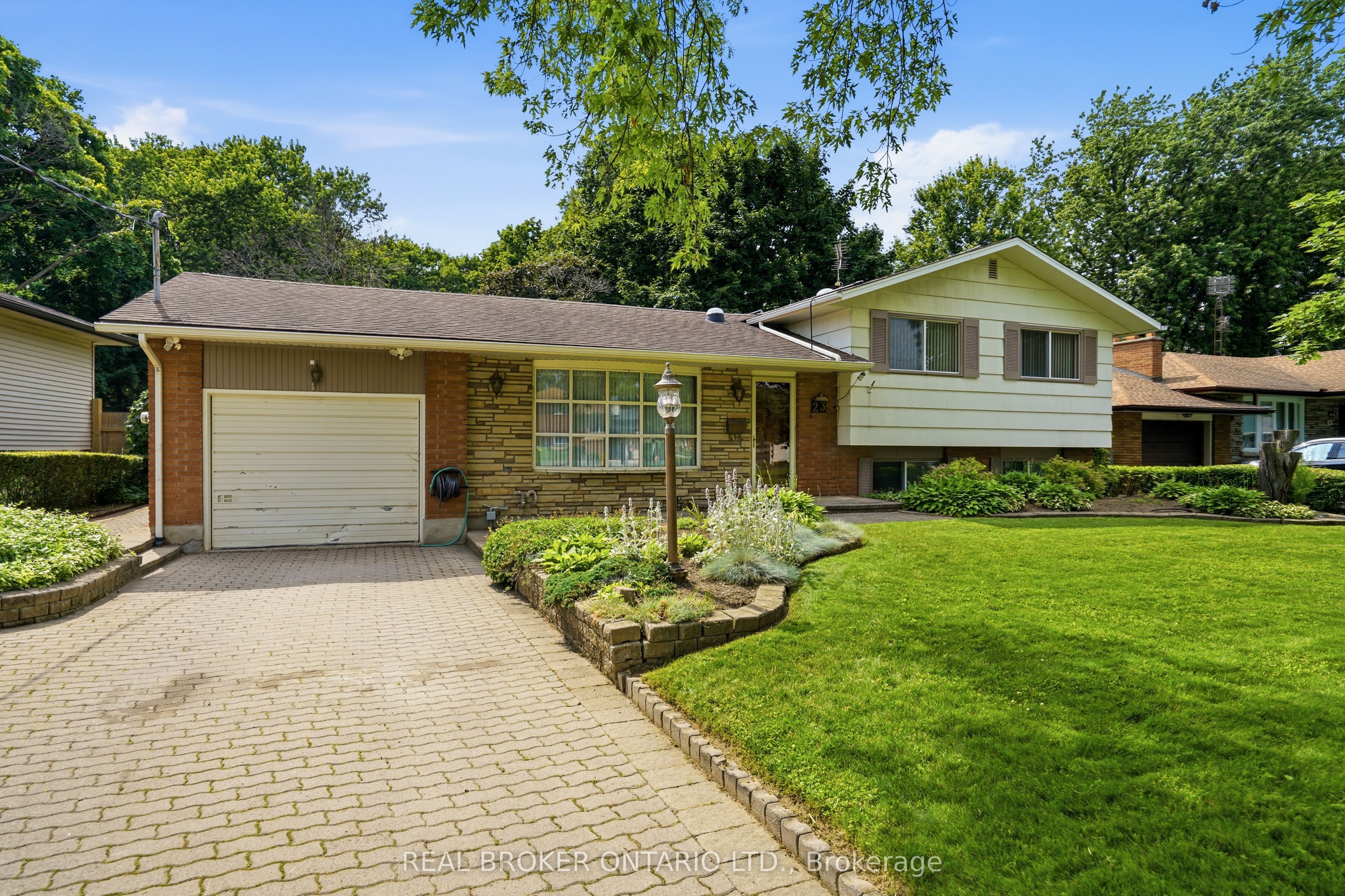 23 Kings Grant Road, St. Catharines, ON L2N 2S1 photo 2