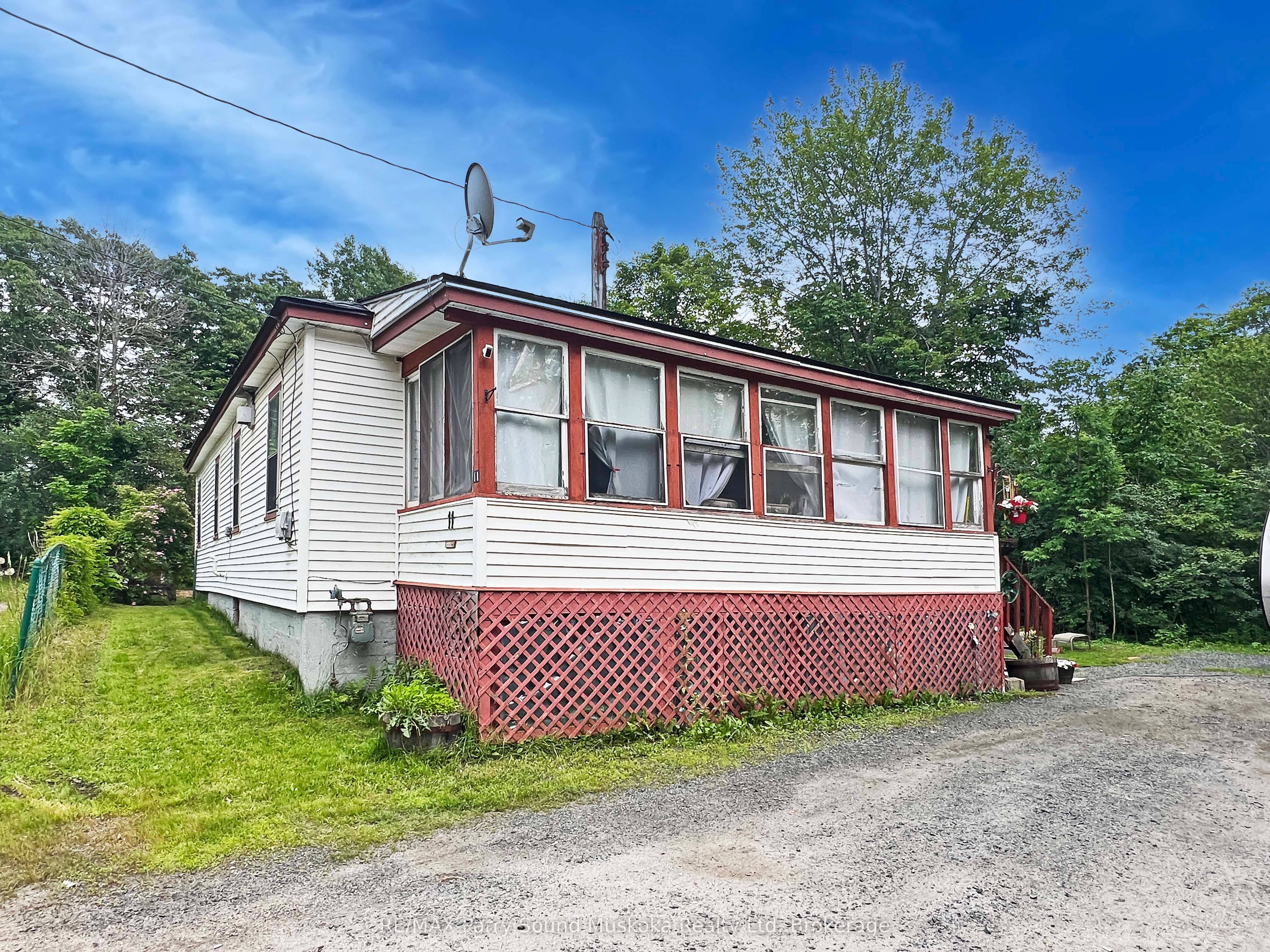 11 Adelaide Street, Parry Sound, ON P2A 1H2 photo 3