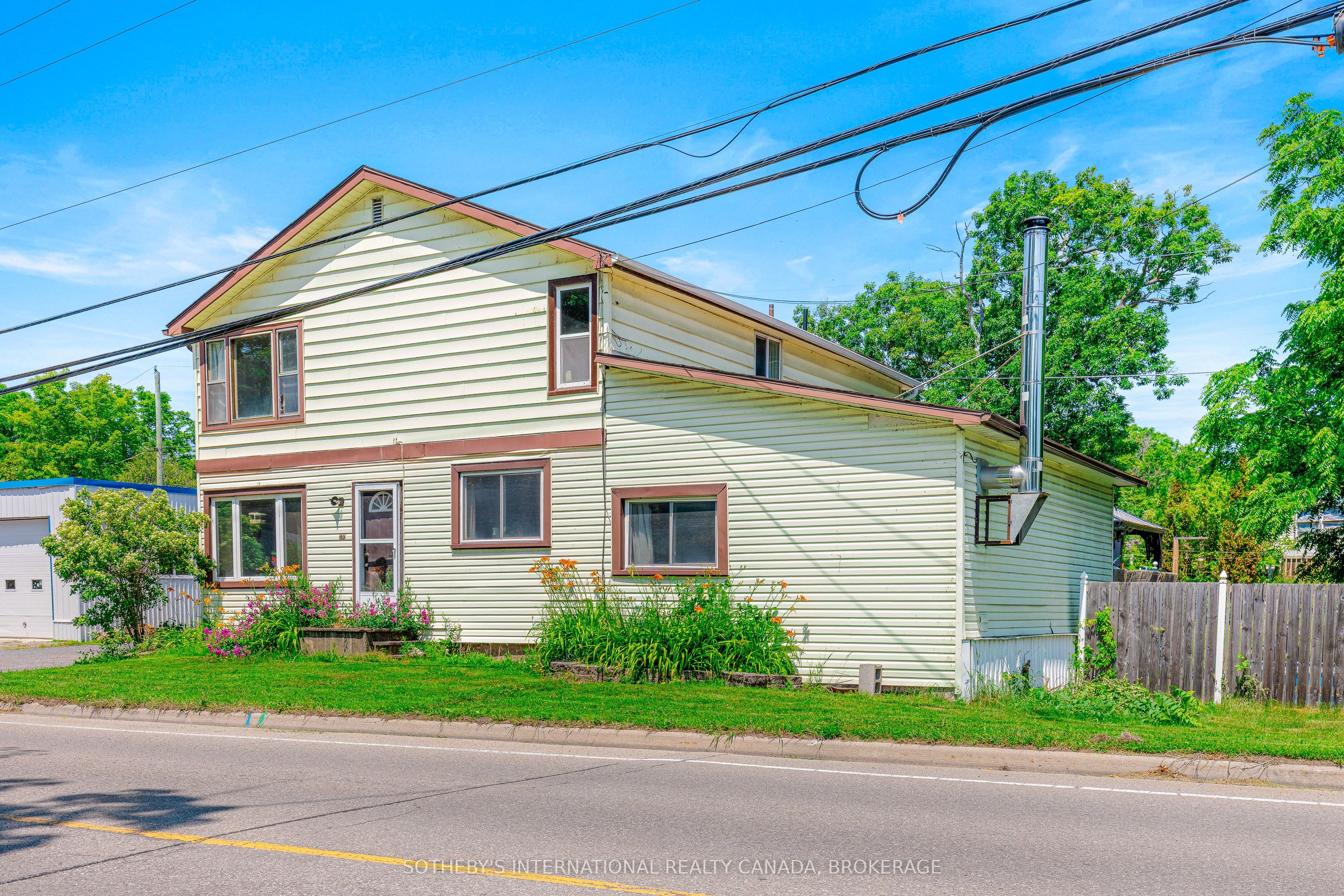 580 King Street W, Gananoque, ON K7G 2H1 photo 2