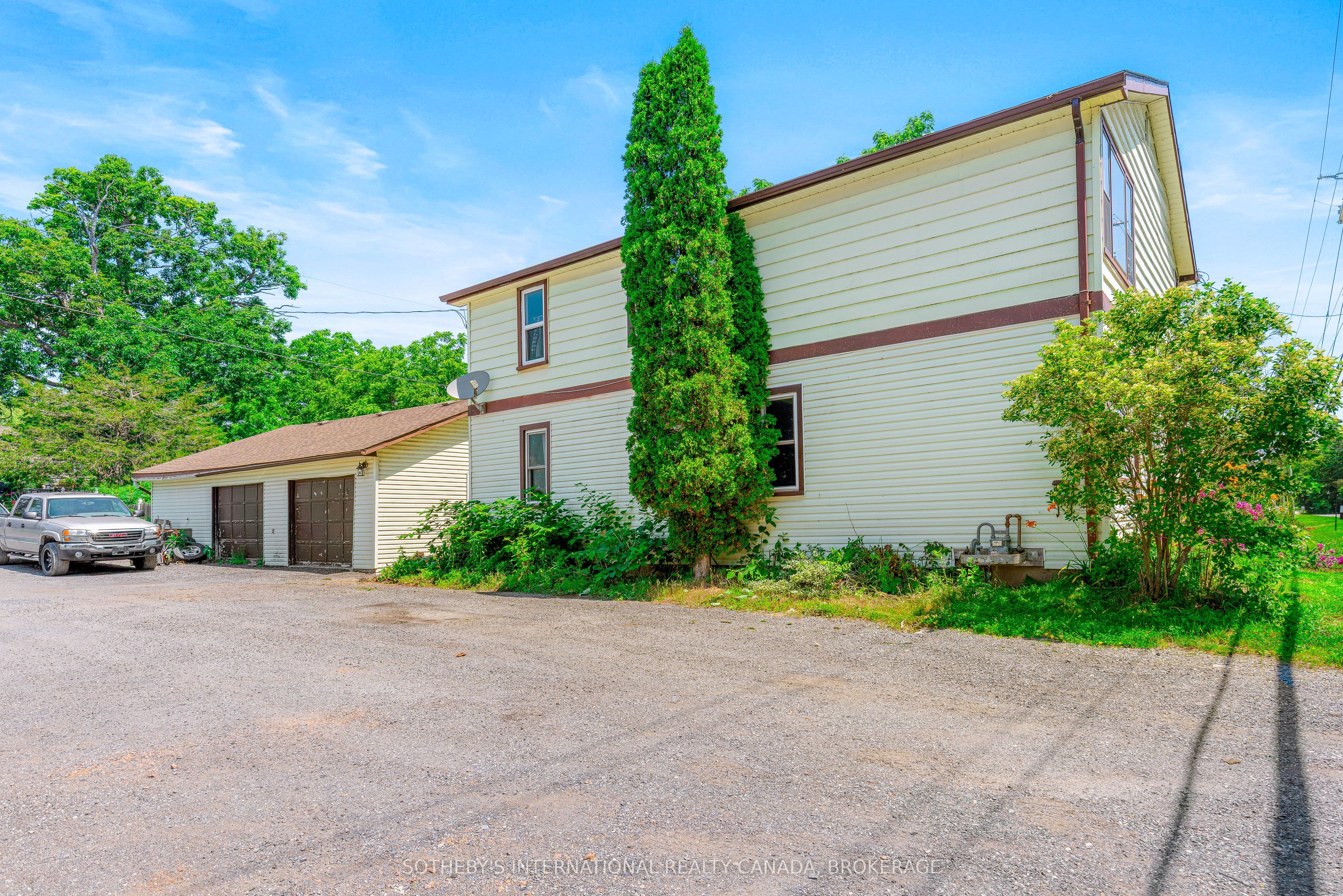580 King Street W, Gananoque, ON K7G 2H1 photo 3