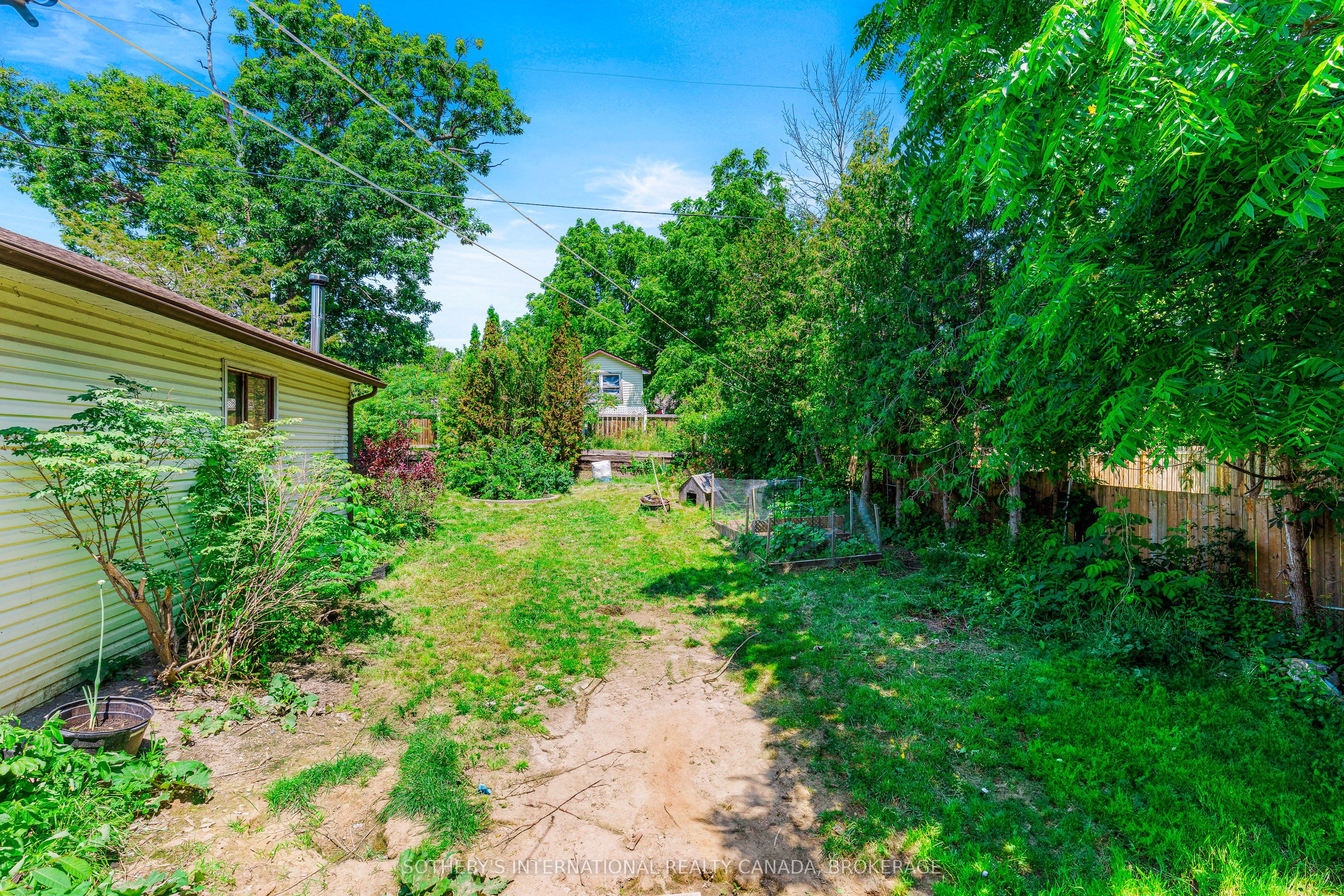 580 King Street W, Gananoque, ON K7G 2H1 photo 4
