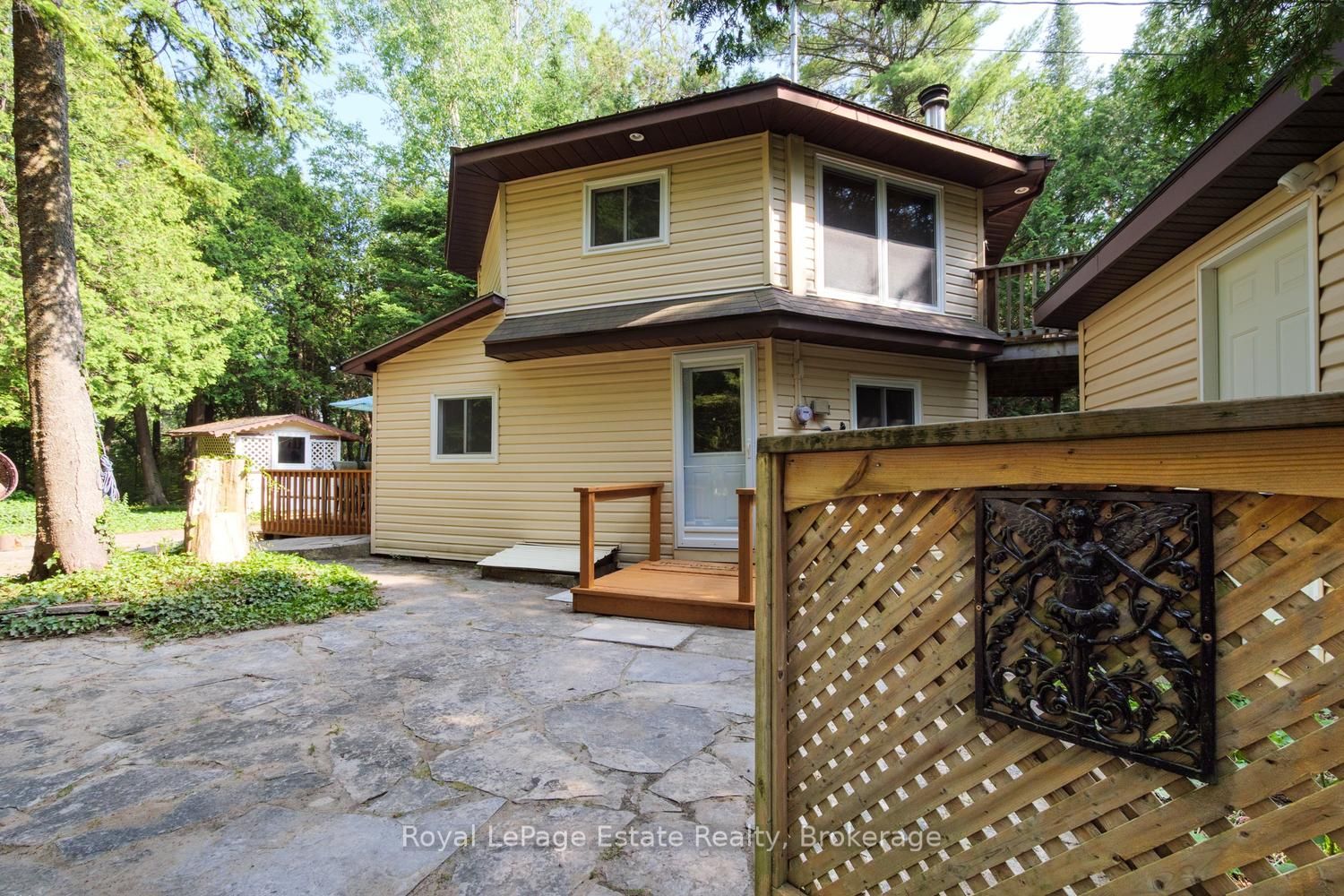 125 Third Avenue N, South Bruce Peninsula, ON N0H 2G0 photo 2