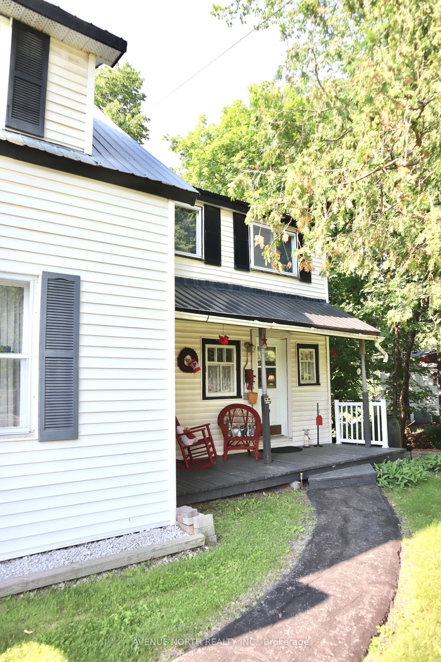 2125 Old Montreal Road, Orleans - Cumberland and Area, ON K4C 1G7 photo 2