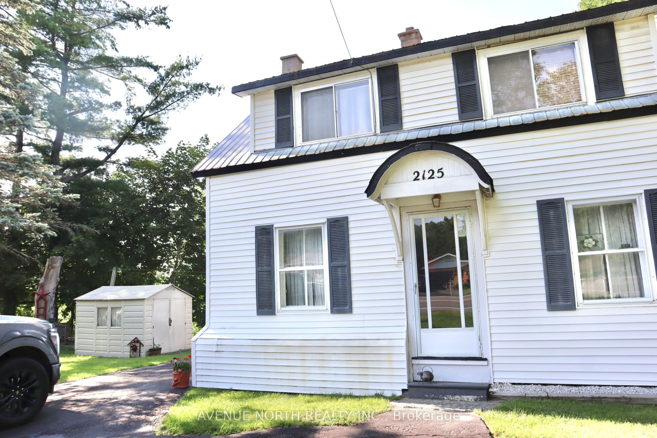 2125 Old Montreal Road, Orleans - Cumberland and Area, ON K4C 1G7 photo 3