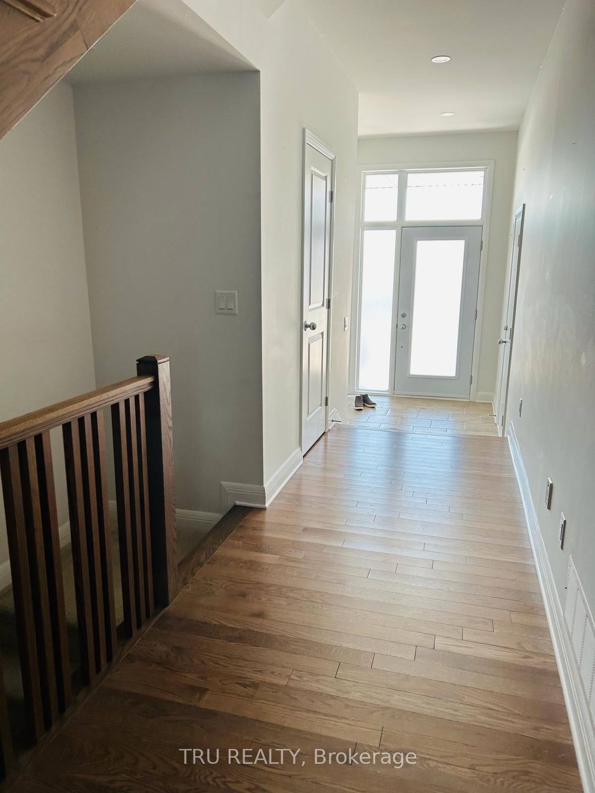 316 Wigwas Street, Manor Park - Cardinal Glen and Area, ON K1K 5A1 photo 2