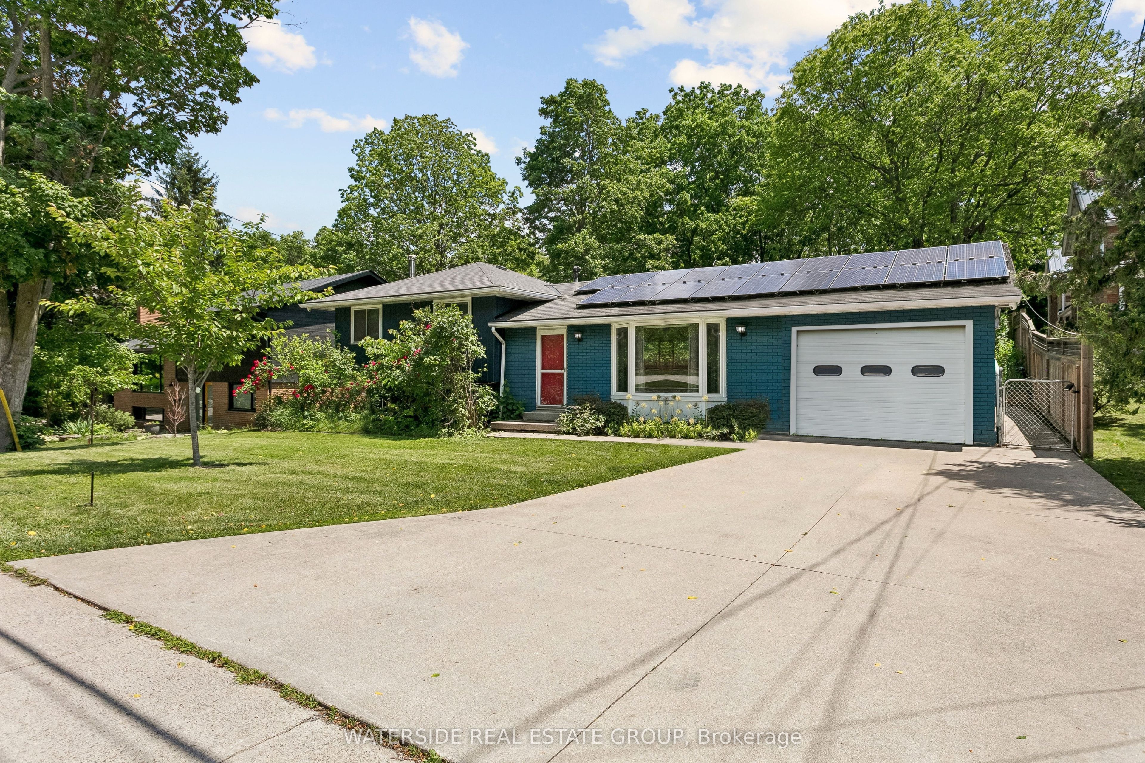 77A Creighton Road, Hamilton, ON L9H 3B7