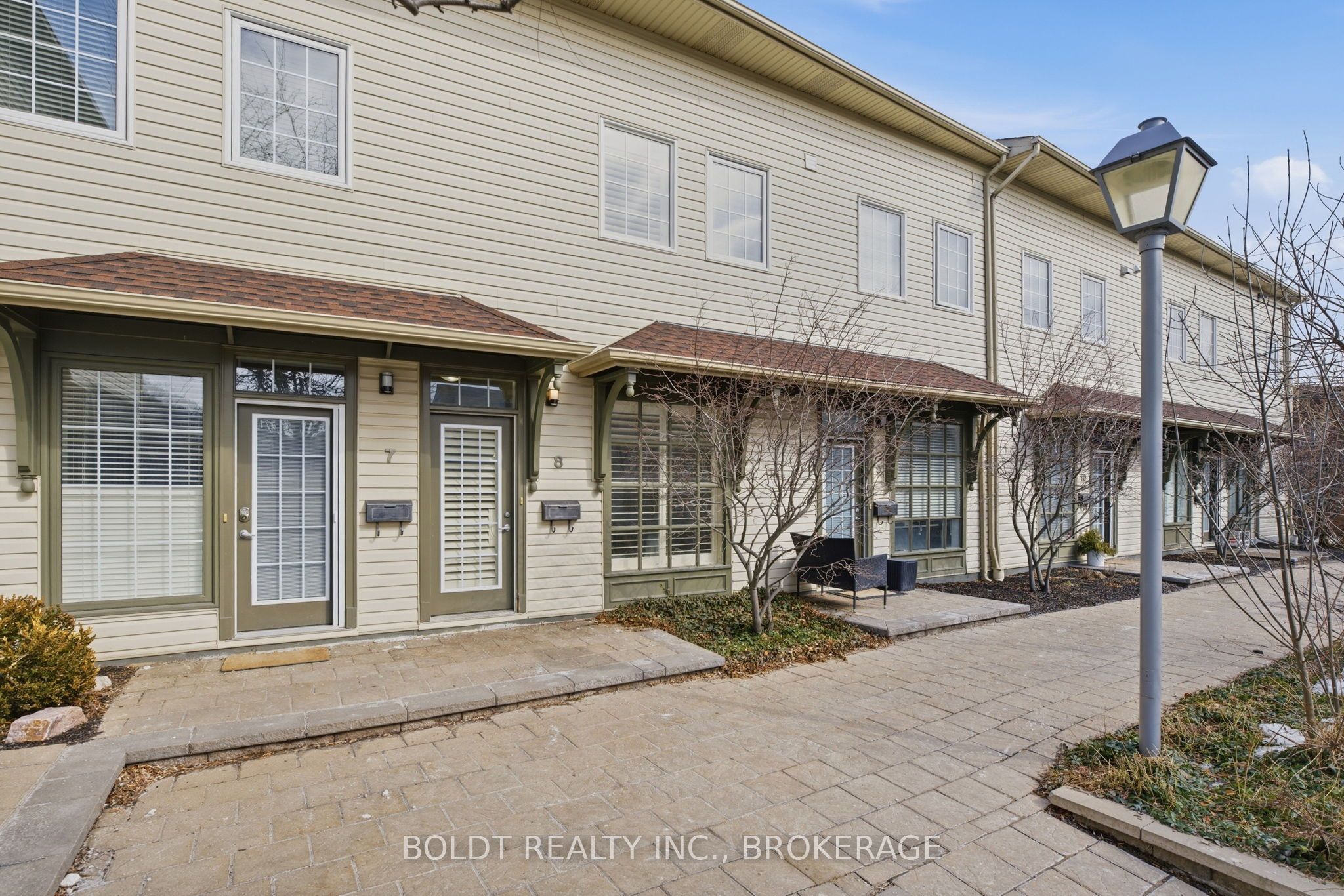 49 ONTARIO Street 8, Grimsby, ON L3M 3H2 photo 4