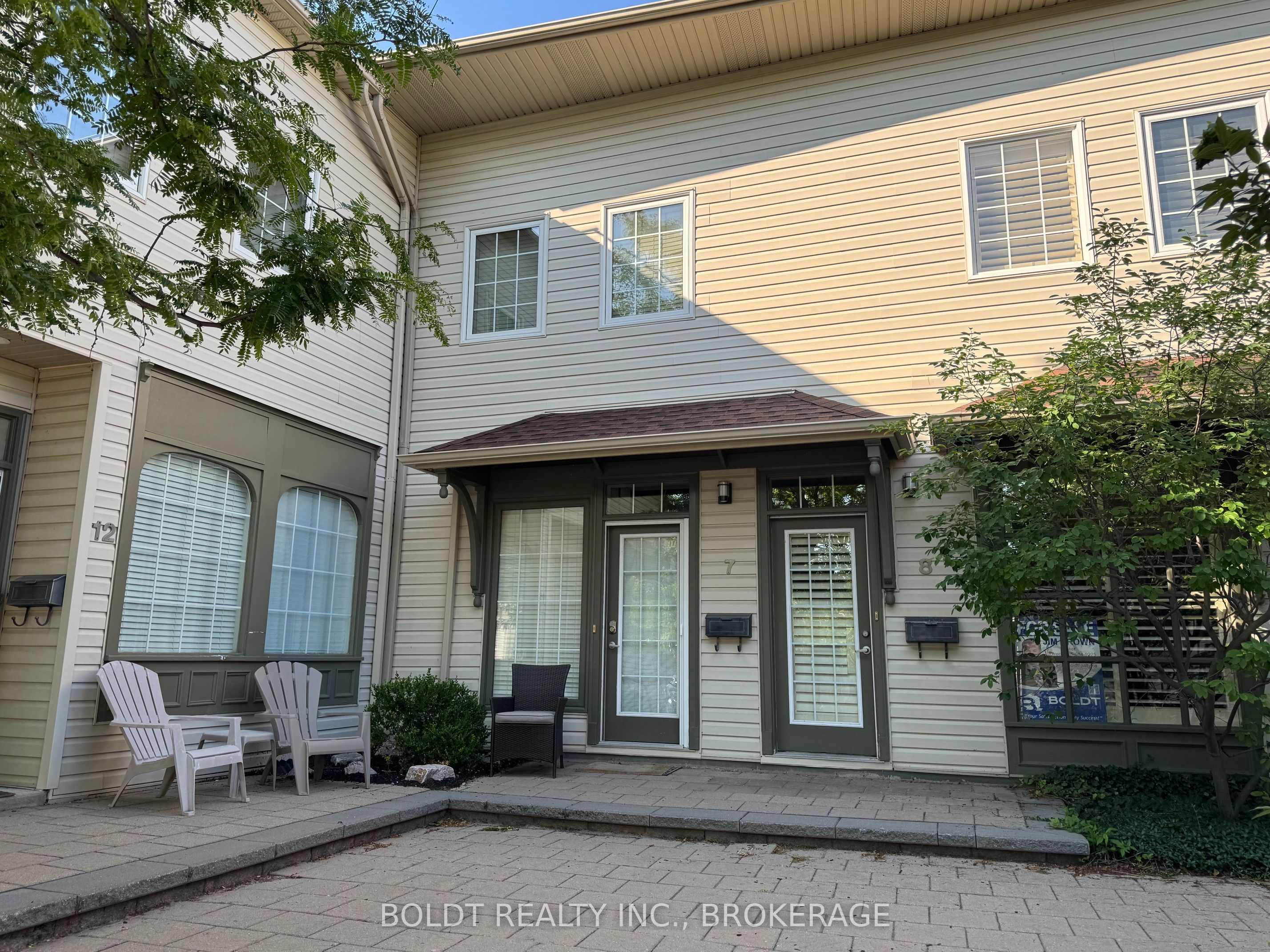 49 ONTARIO Street 8, Grimsby, ON L3M 3H2 photo 5