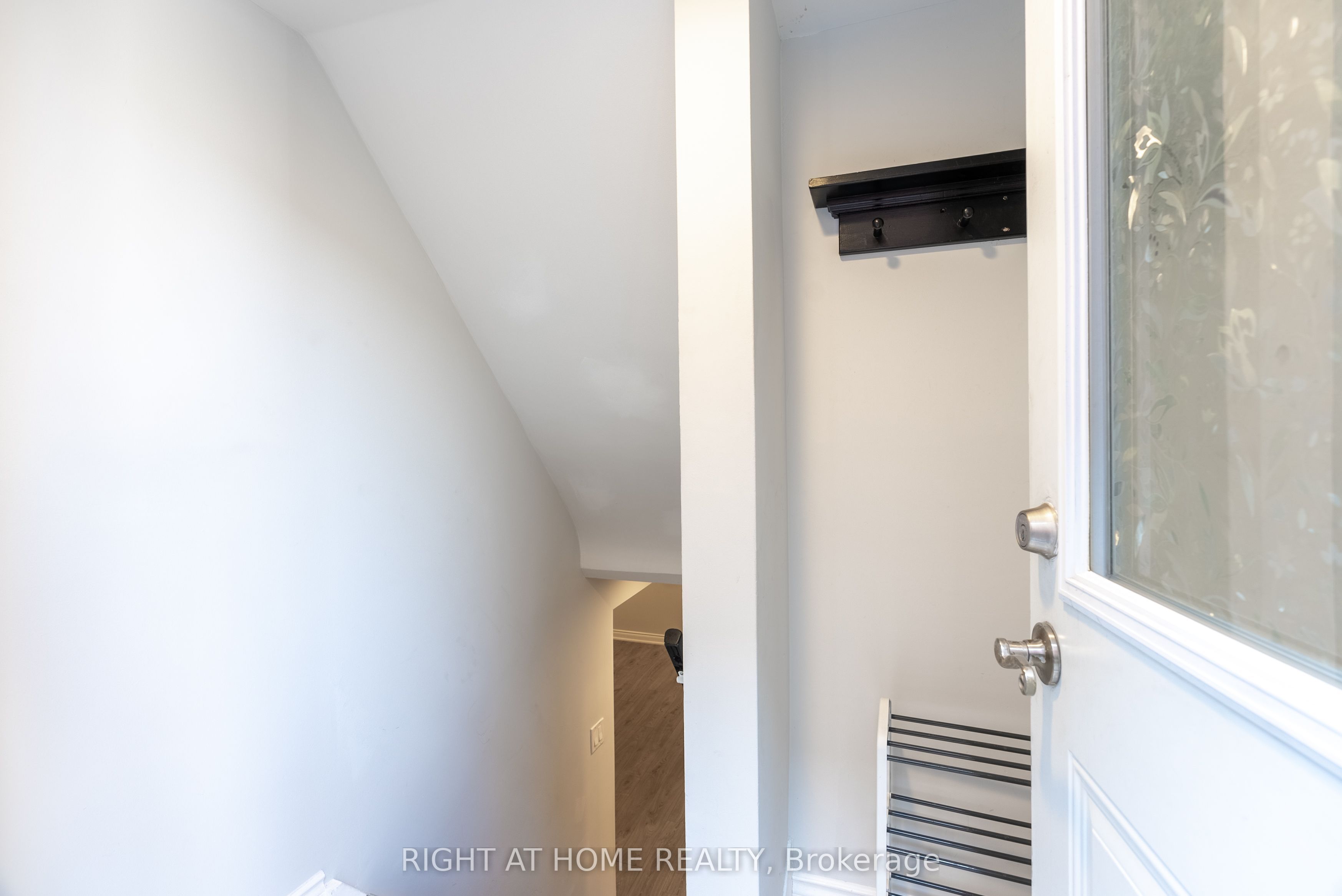 214 Kenilworth Avenue S Basement, Hamilton, ON L8K 2T4 photo 3
