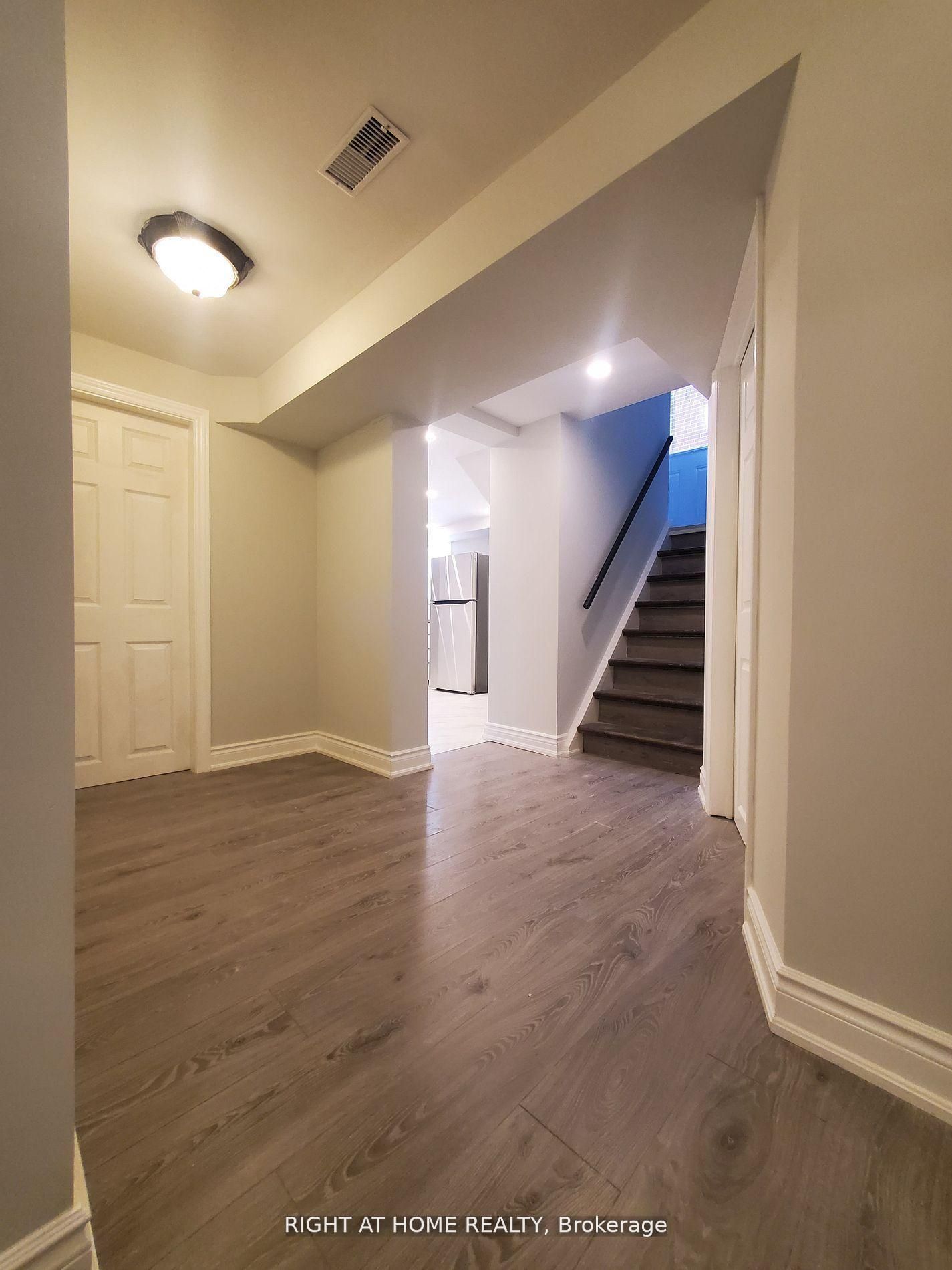 214 Kenilworth Avenue S Basement, Hamilton, ON L8K 2T4 photo 4