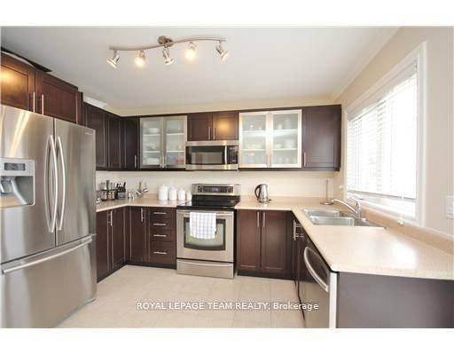 2714 Grand Vista Circle, Barrhaven, ON K2J 0W5 photo 4