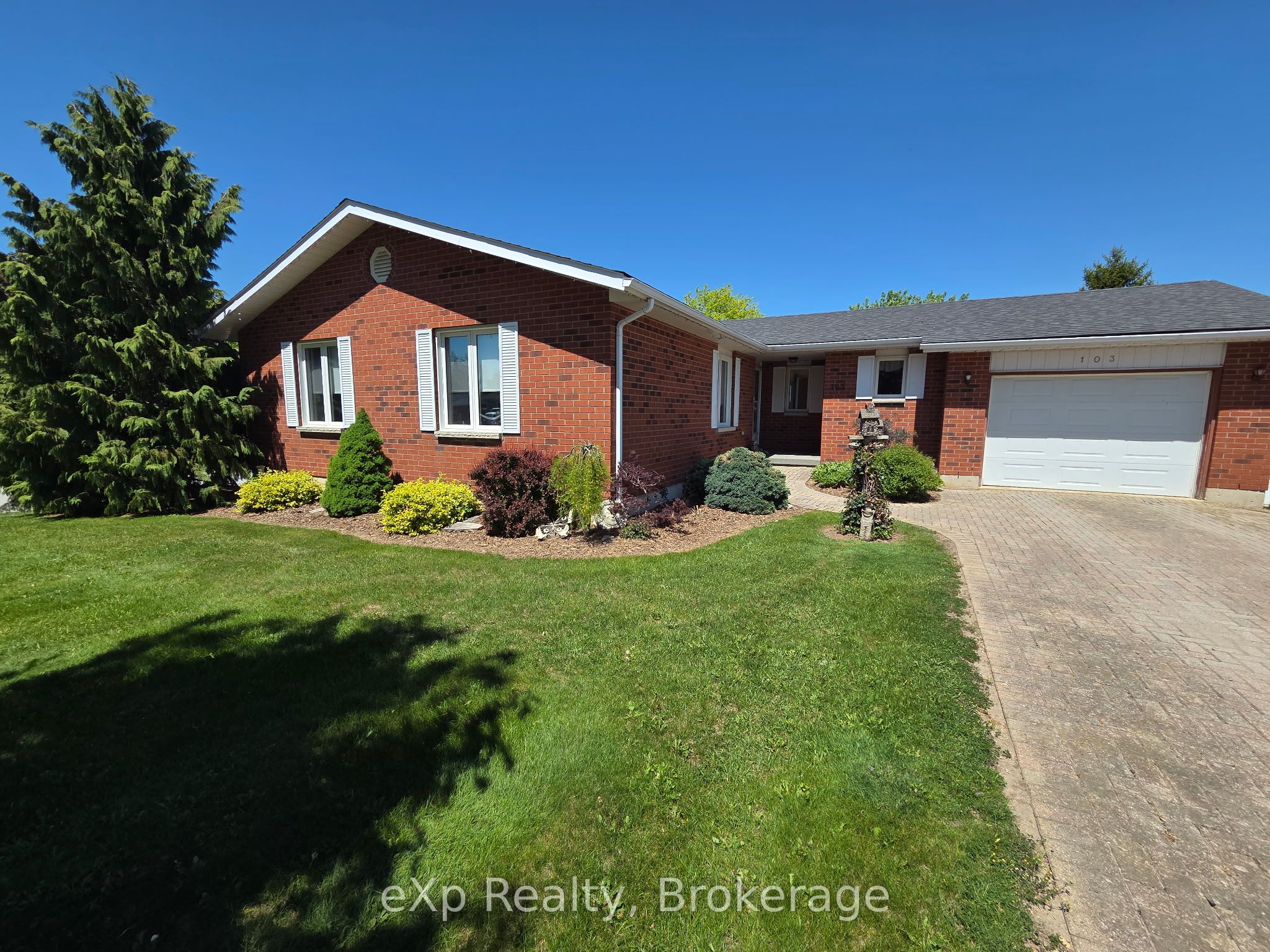 103 Margaret Elizabeth Avenue, Grey Highlands, ON N0C 1H0 photo 2