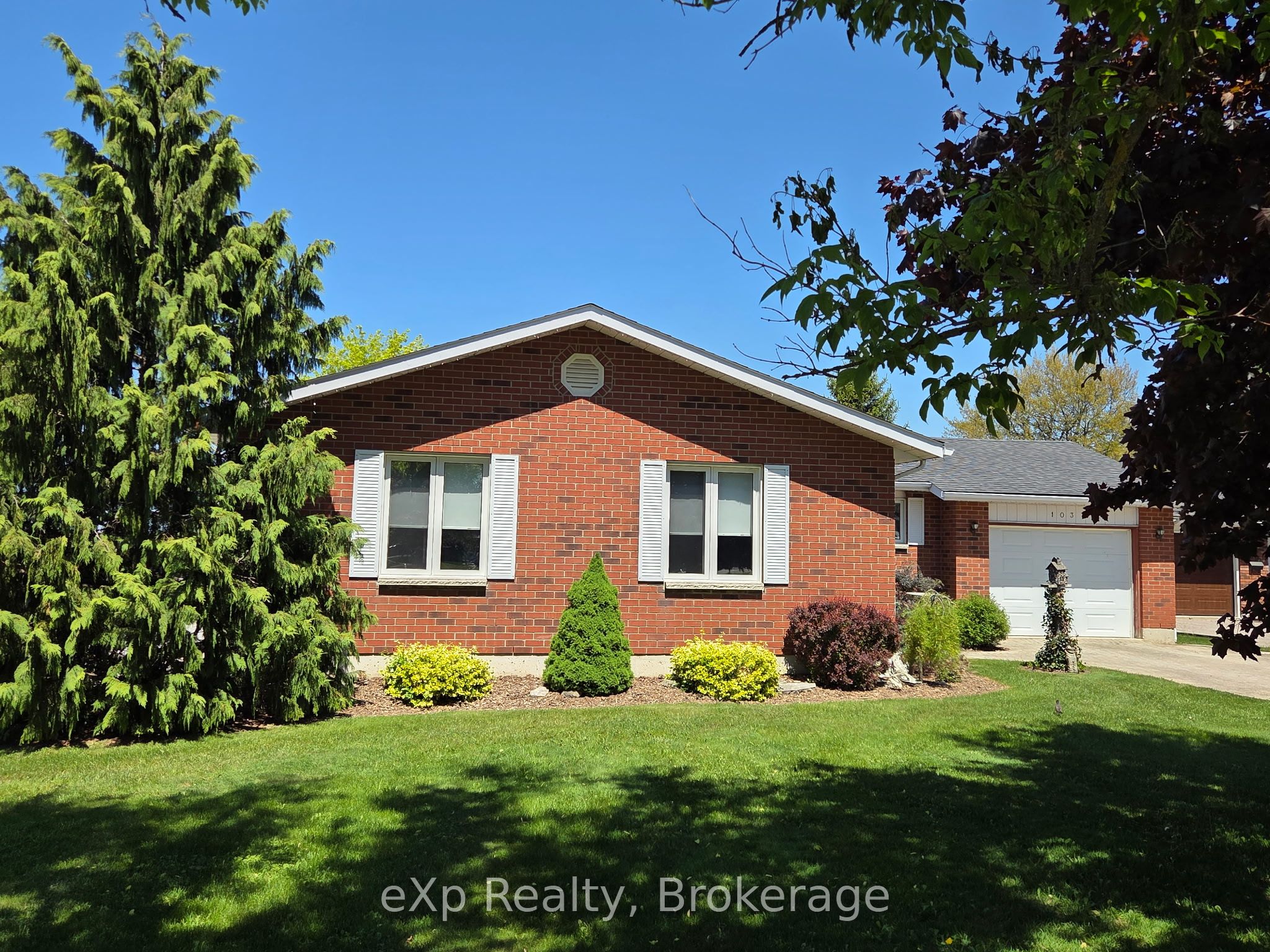 103 Margaret Elizabeth Avenue, Grey Highlands, ON N0C 1H0 photo 3