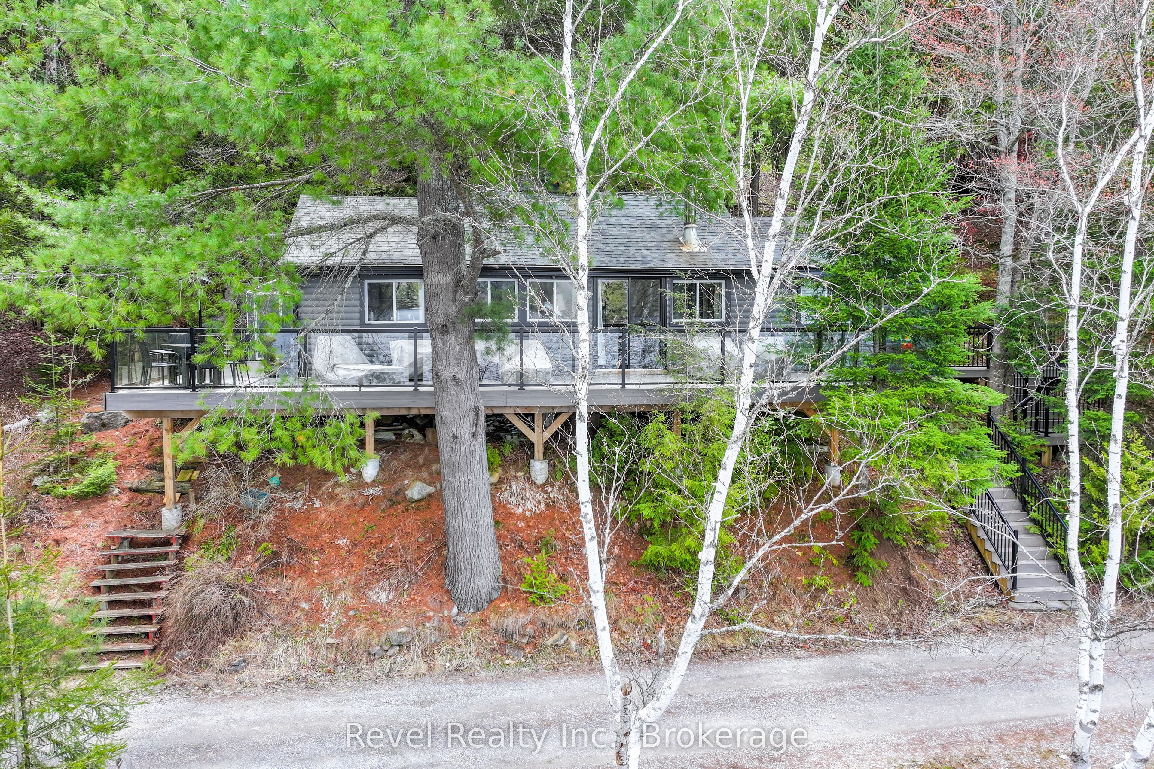 1129 LAKESHORE Road, Highlands East, ON K0M 1R0 photo 2