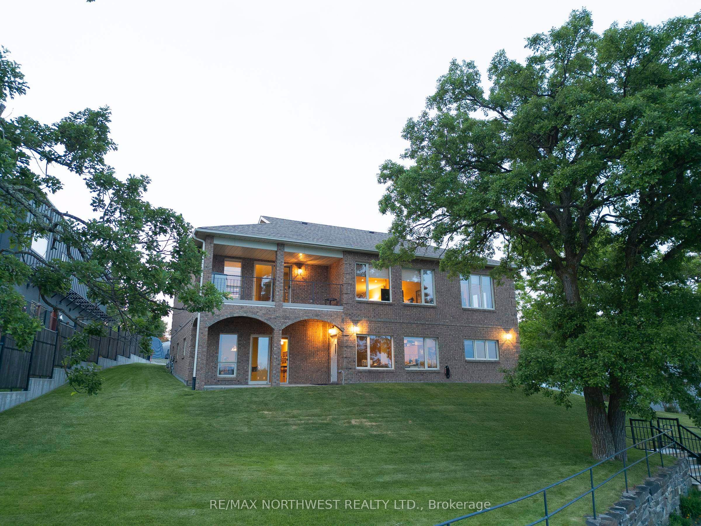 110 Lakeside Crescent, Kenora, ON P9N 4H4