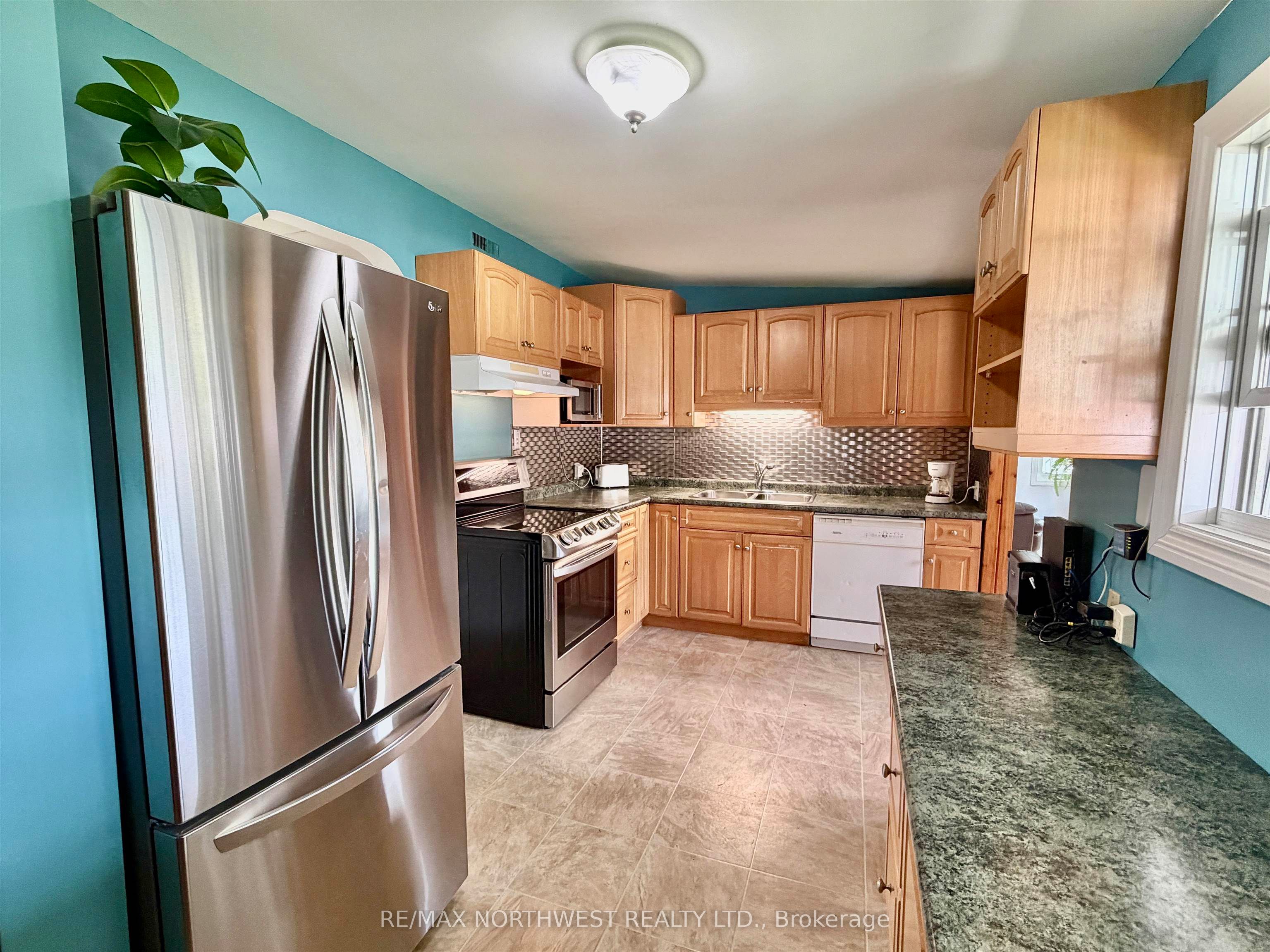 817 SECOND ST S, Kenora, ON P9N 1H6 photo 4