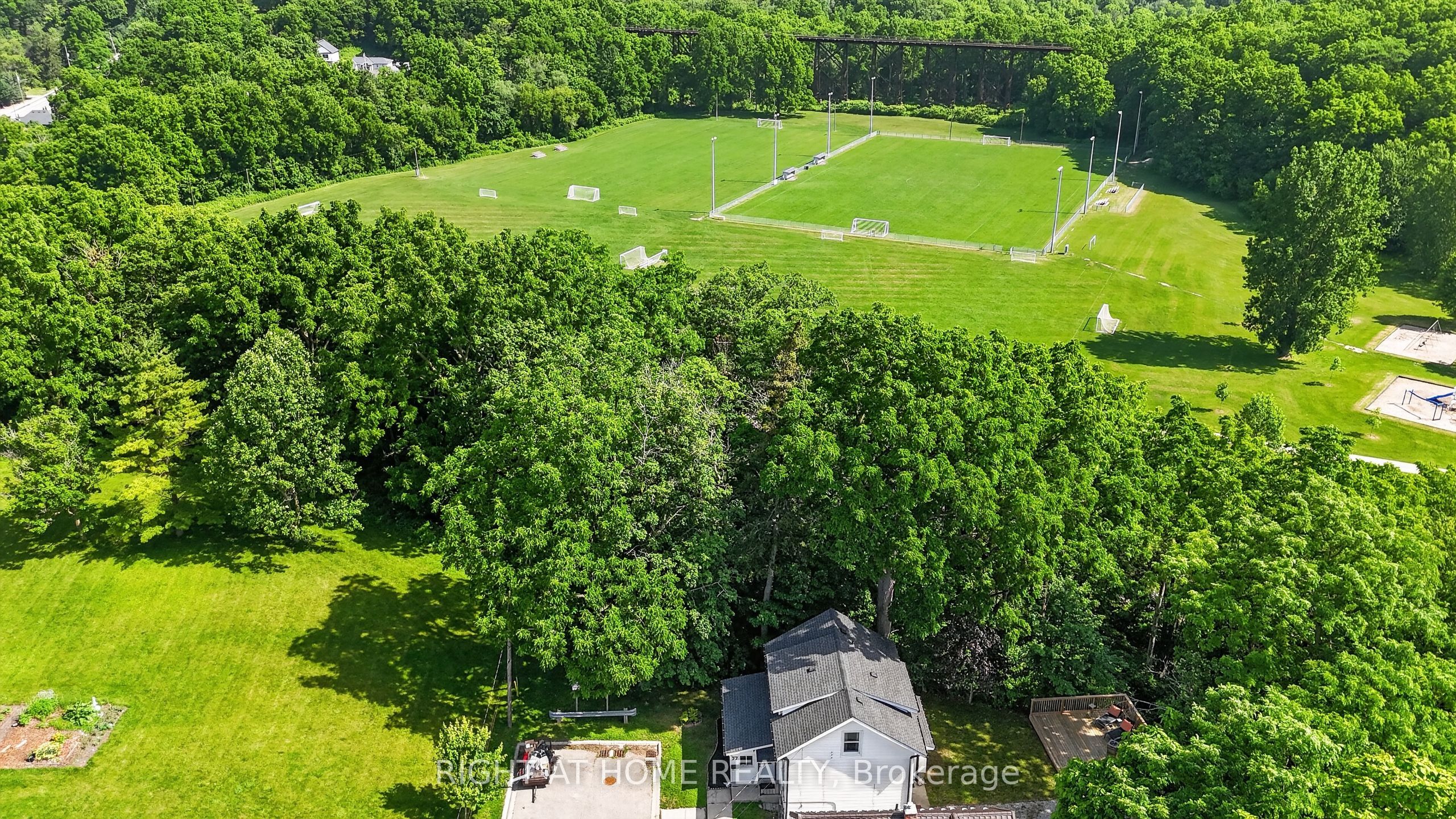 77 Pearl Street E, St. Thomas, ON N5P 2P6