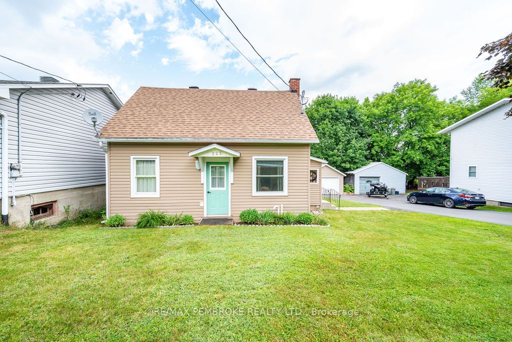 225 Wellington Street, Bonnechere Valley, ON K0J 1T0 photo 3