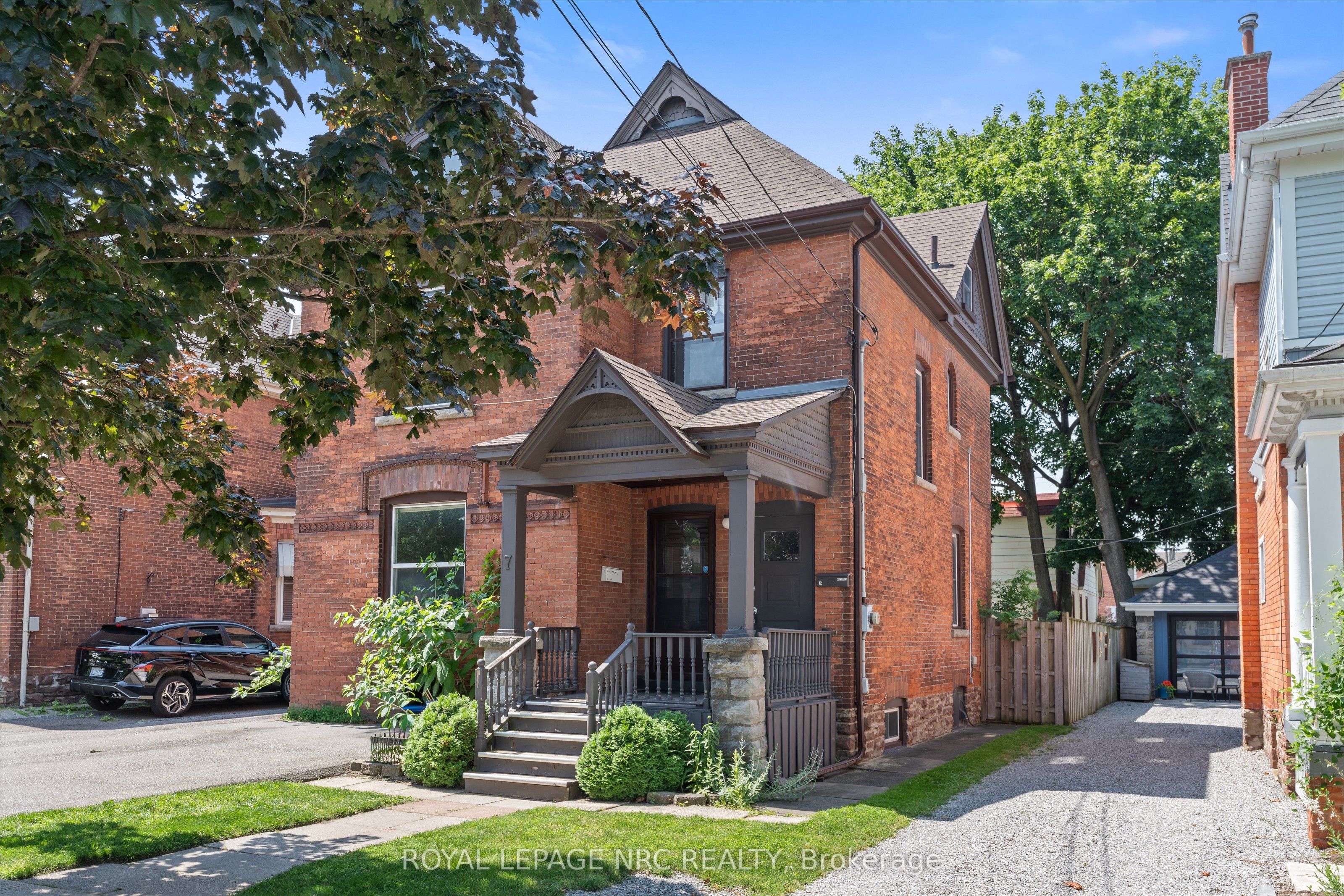 7 Beecher Street, St. Catharines, ON L2R 5S4 photo 2