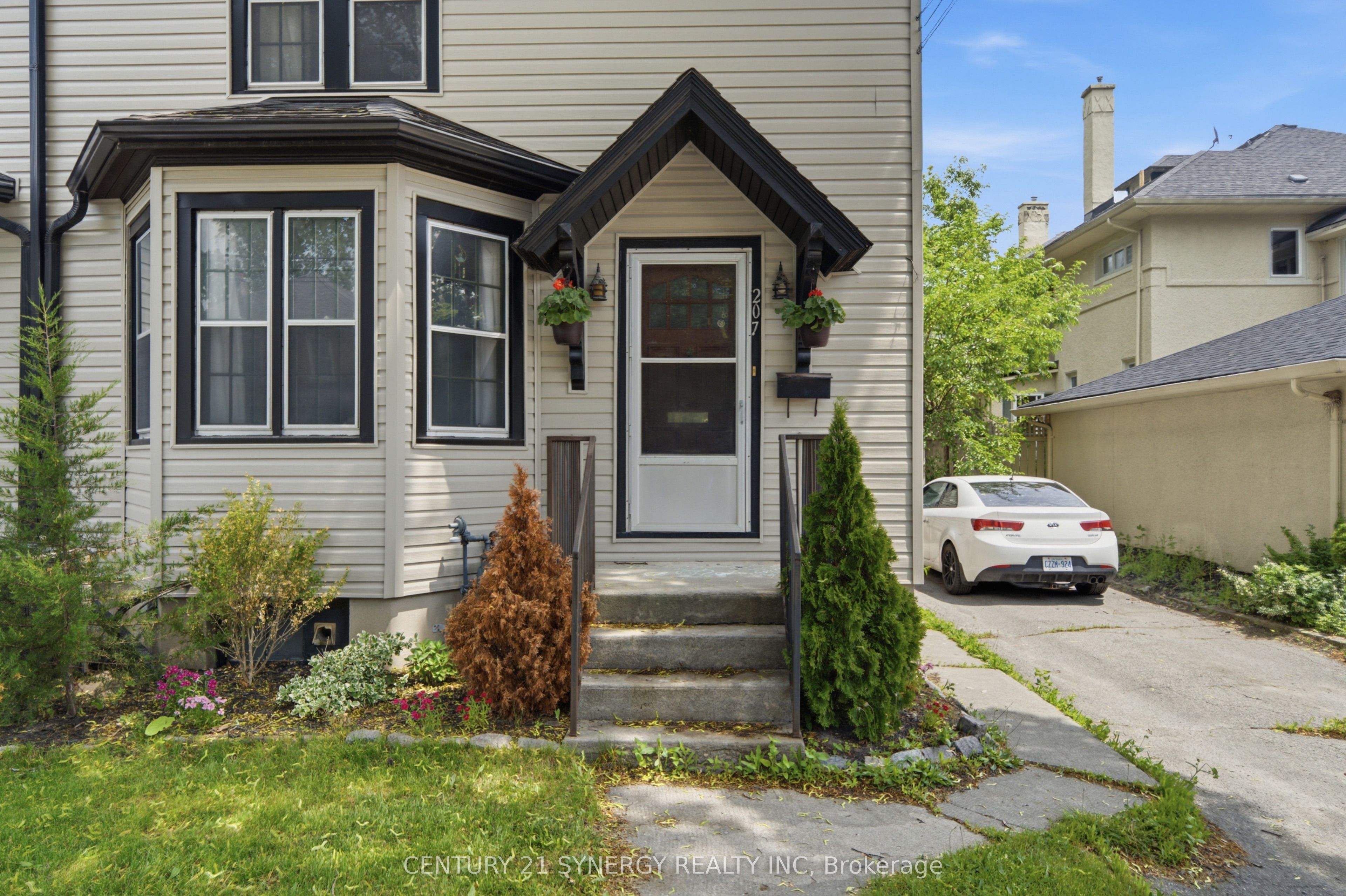 207-209 Foster Avenue, Belleville, ON K8N 3R1 photo 3