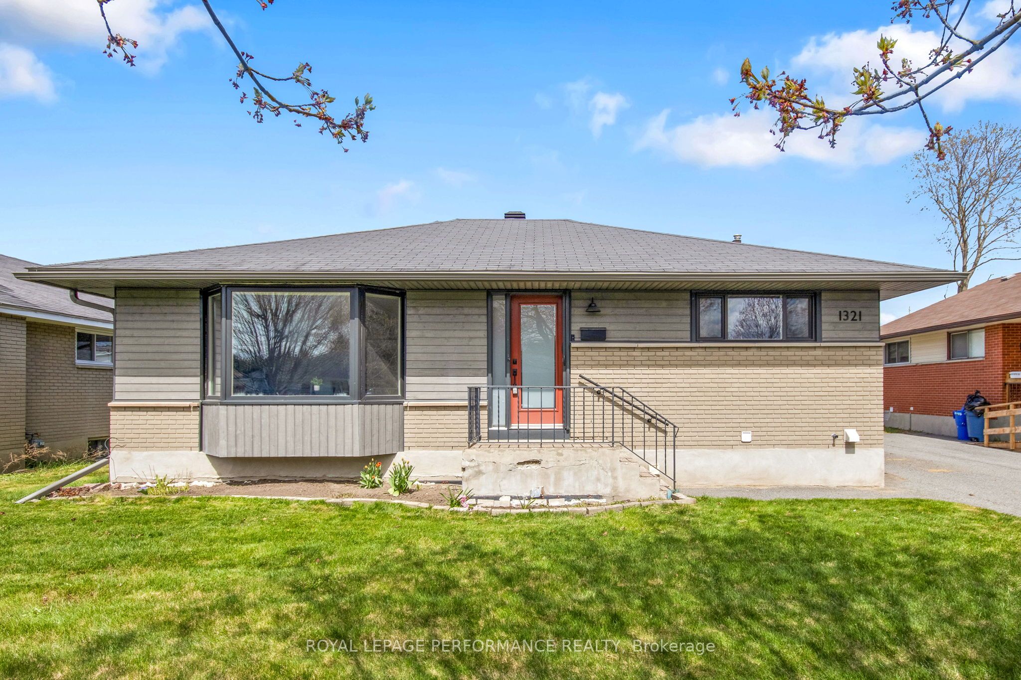 1321 Rustic Drive, Parkway Park - Queensway Terrace S and Area, ON K2C 2Y3