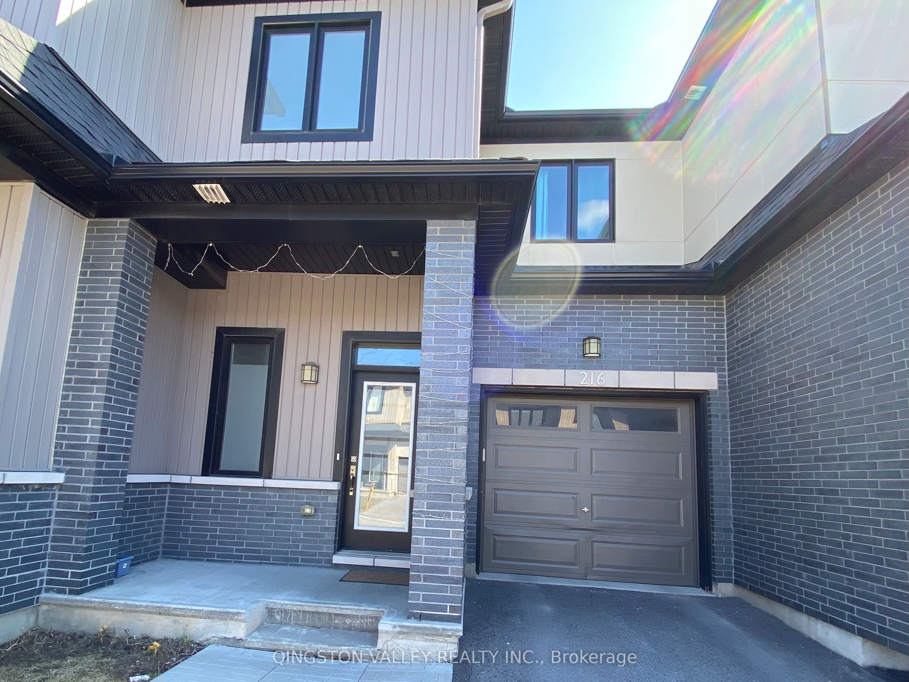 216 DON BROWN Private, Kanata, ON K2M 0M6 photo 2