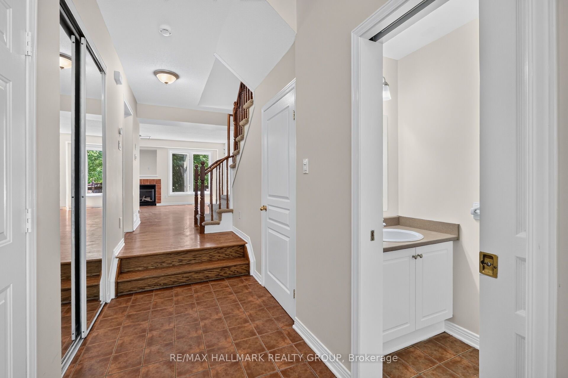 24 Gray Crescent, Kanata, ON K2K 3J6 photo 5