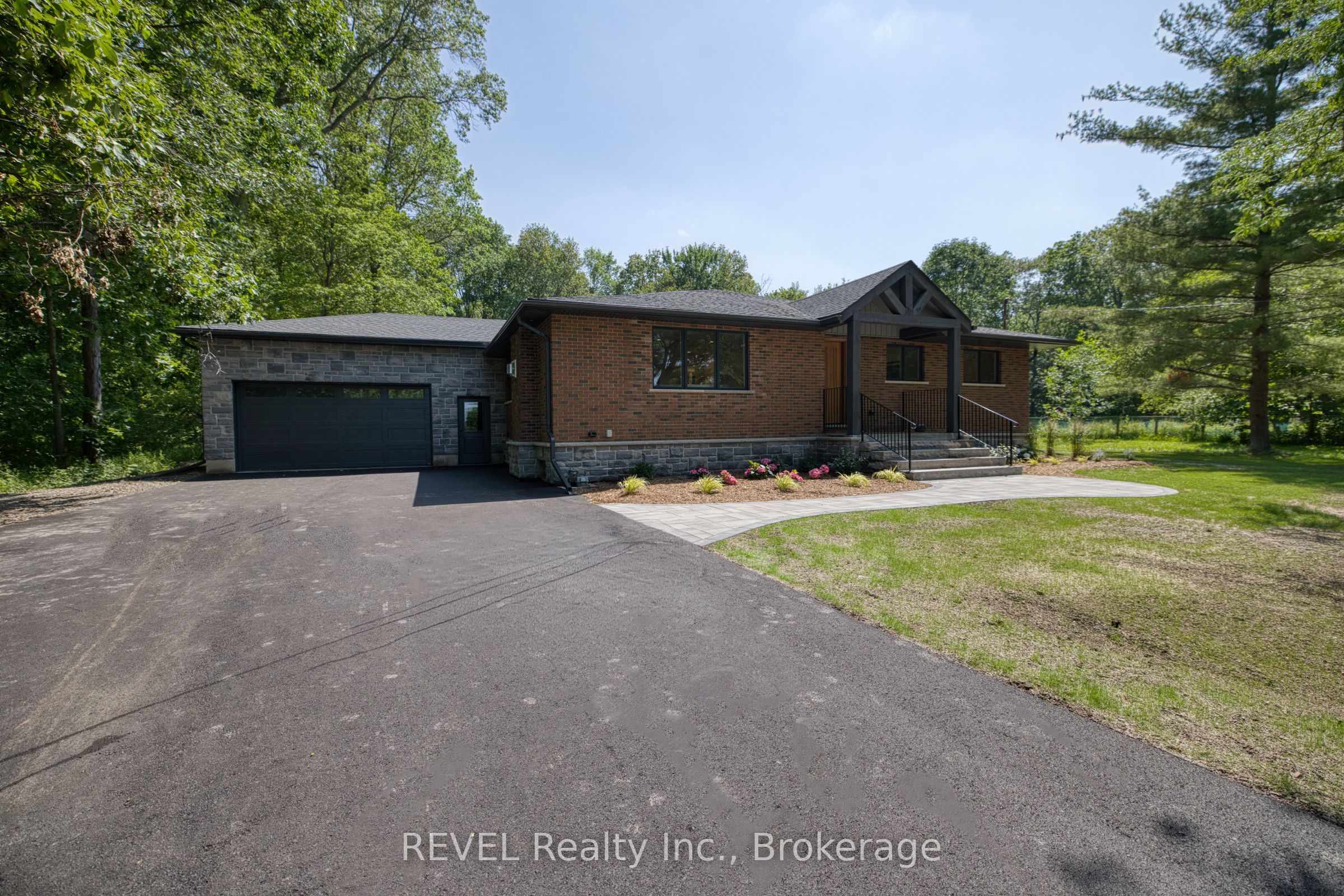 8780 Brown Road, Niagara Falls, ON L2E 6S5 photo 2
