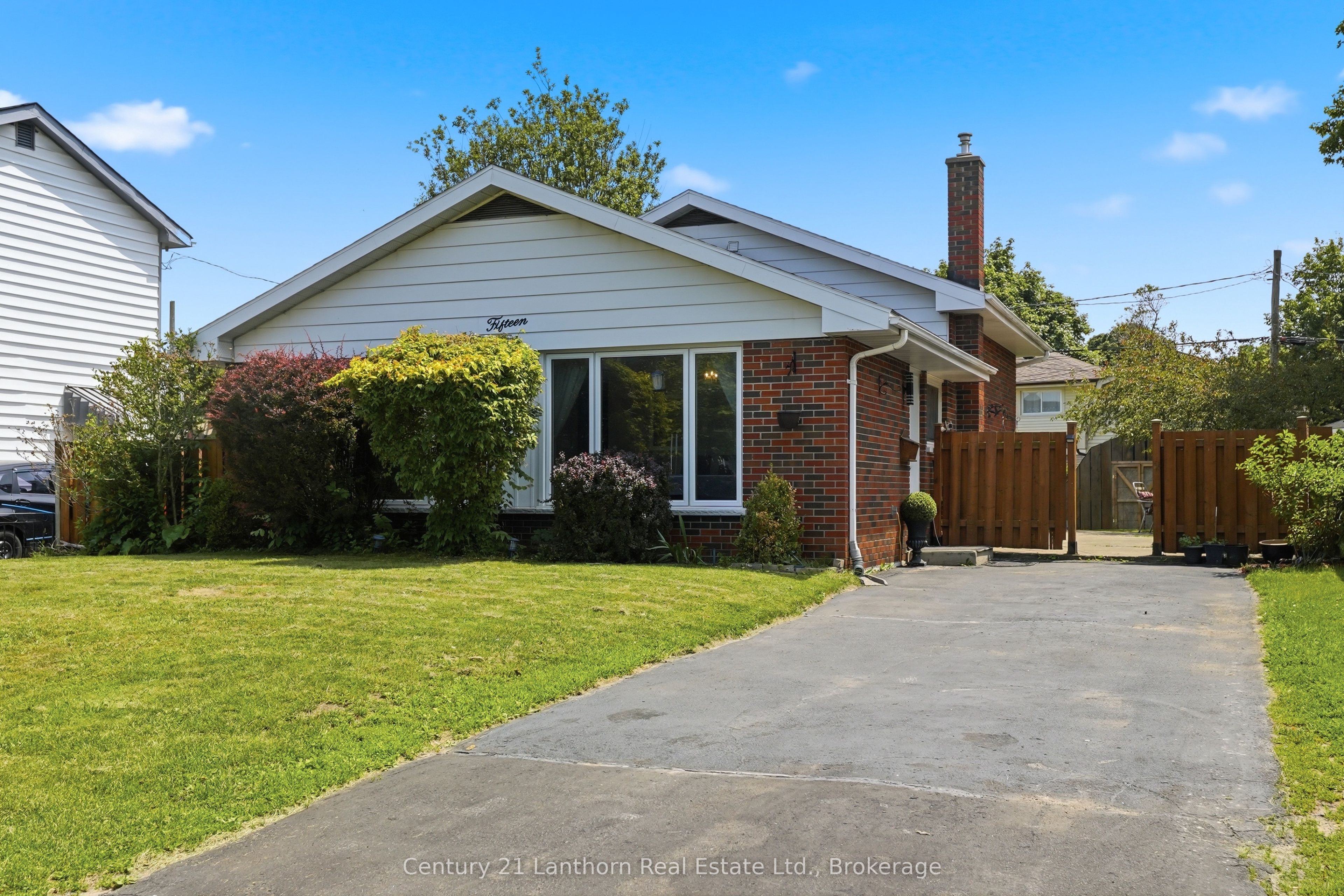 15 Wilson Crescent, Quinte West, ON K8V 1Y2