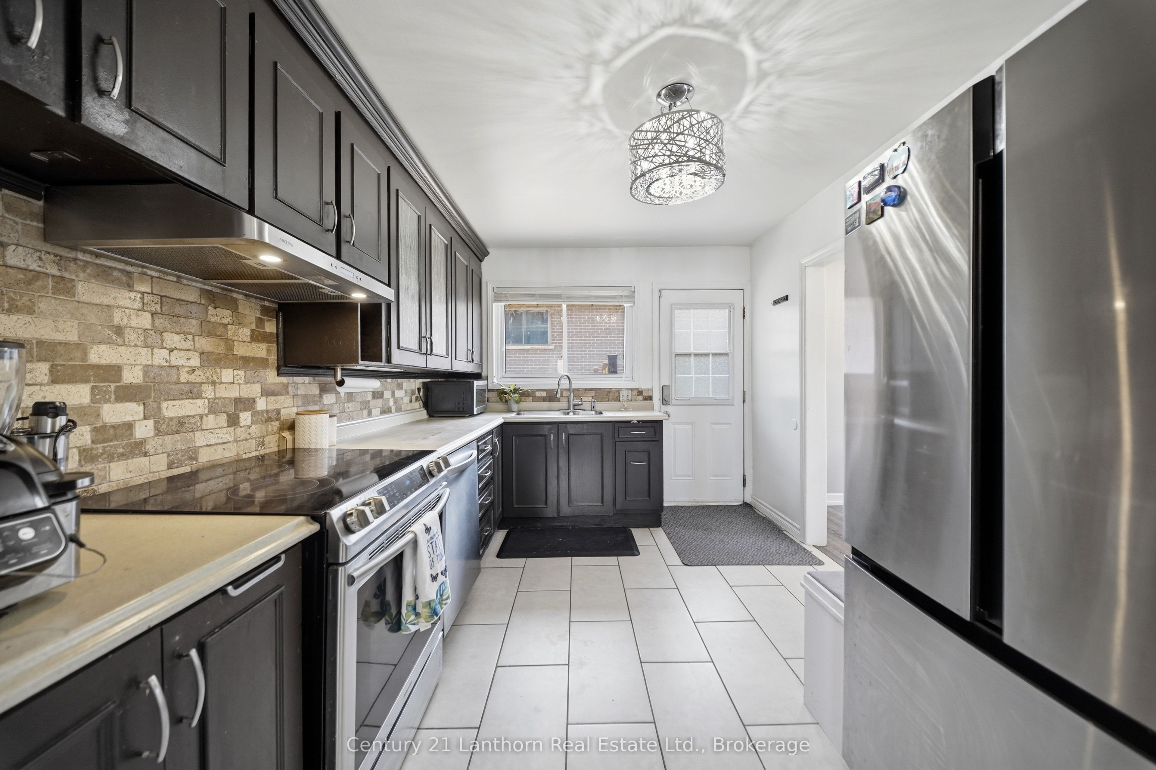 15 Wilson Crescent, Quinte West, ON K8V 1Y2 photo 3