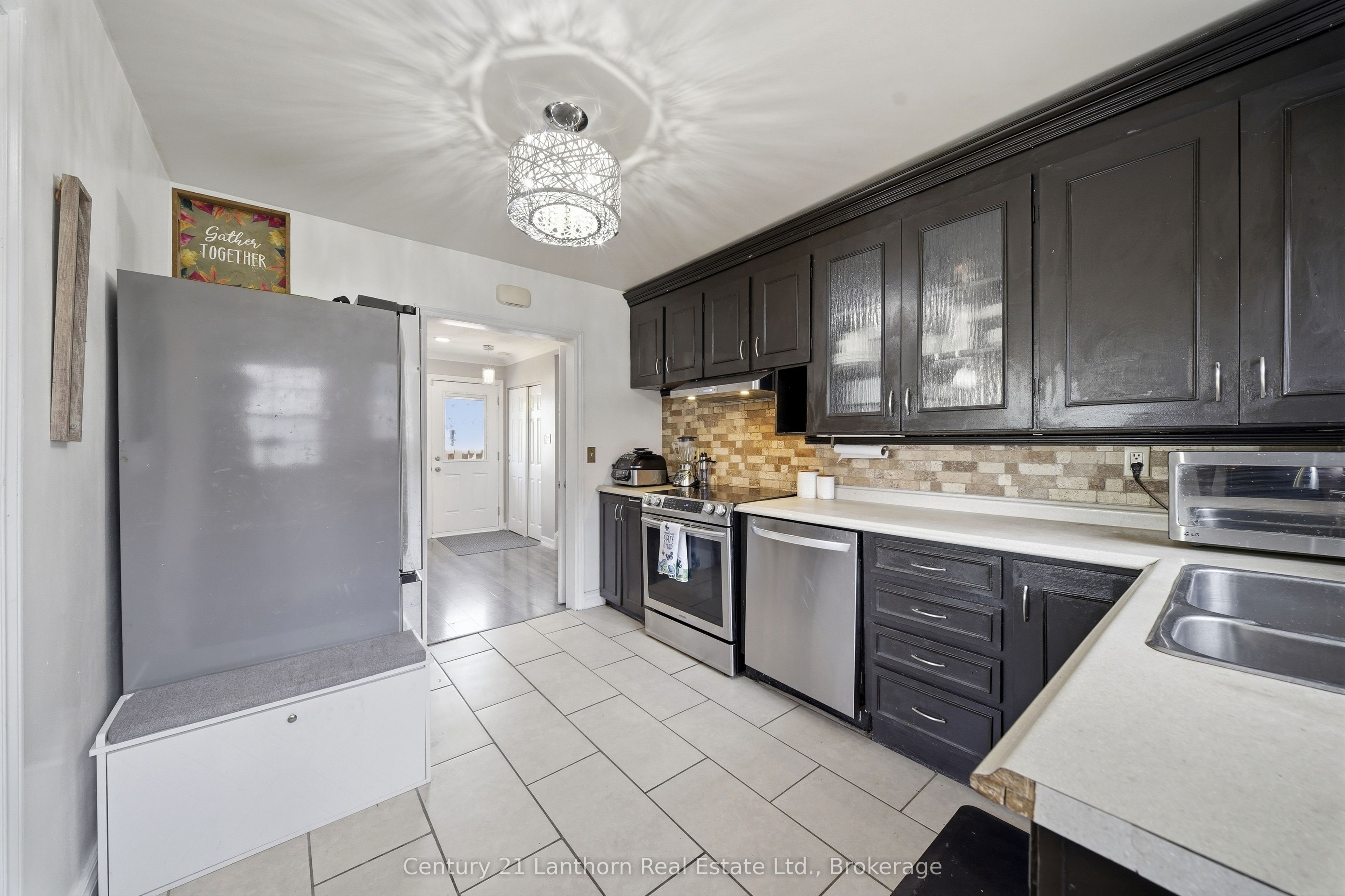 15 Wilson Crescent, Quinte West, ON K8V 1Y2 photo 5
